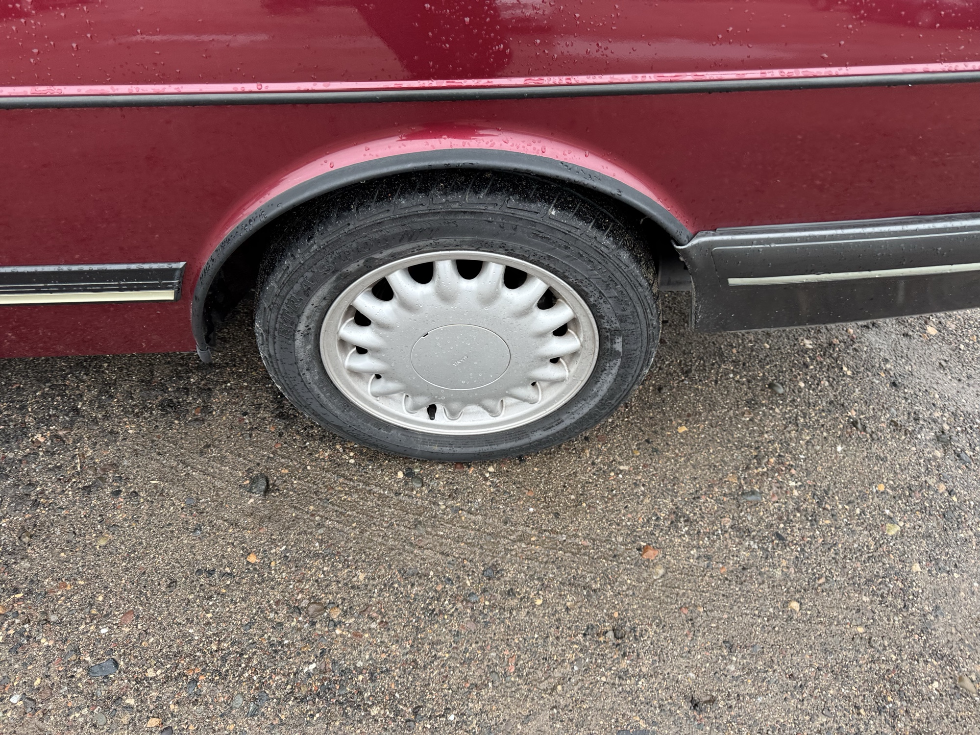 1994 saab 900 s-convertible with 99758 miles for sale near Elk River, Minnesota 106944_13_rear_drv_wheel.jpg