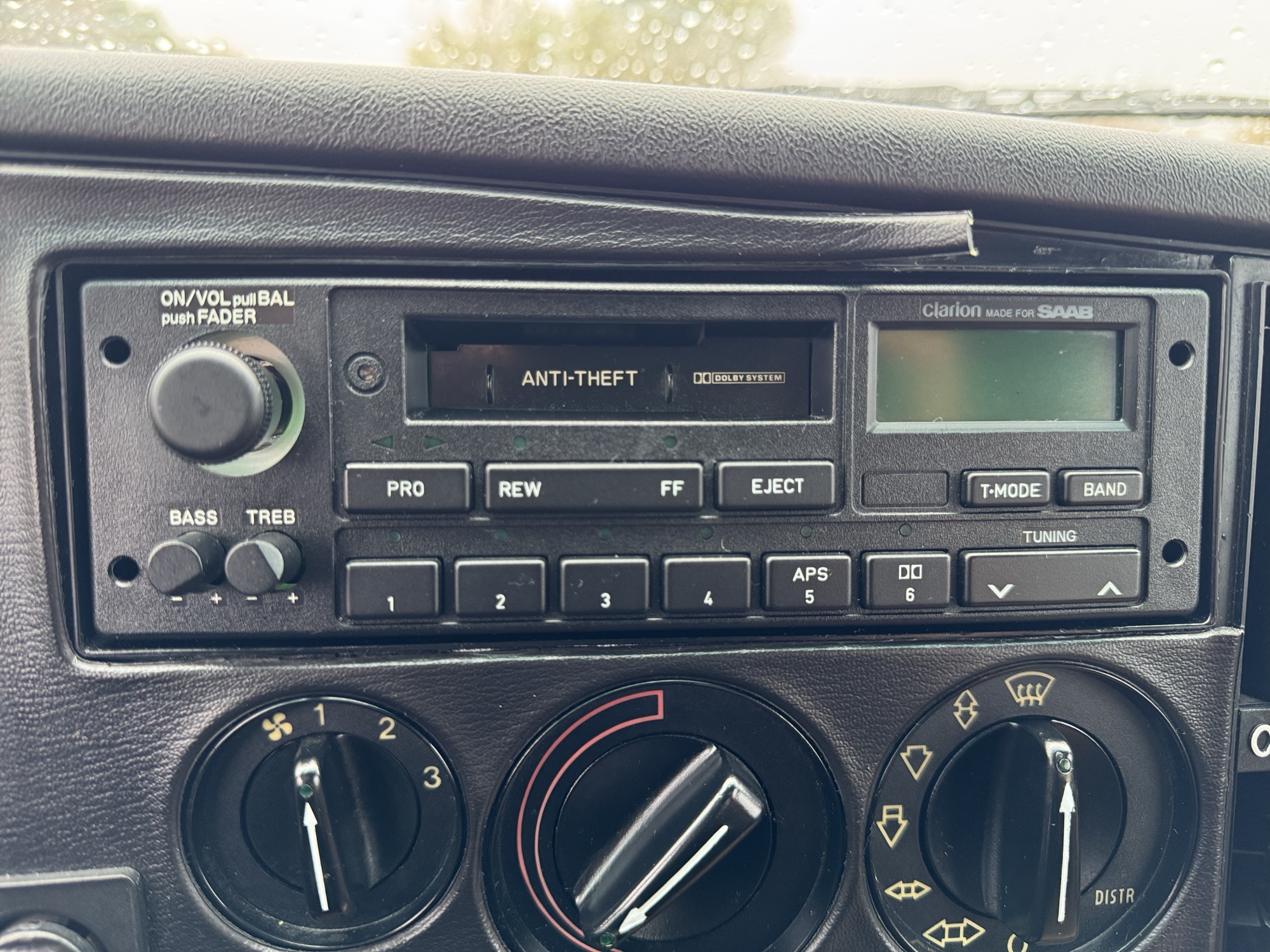 1994 saab 900 s-convertible with 99758 miles for sale near Elk River, Minnesota 106944_39_radio_closeup.jpg