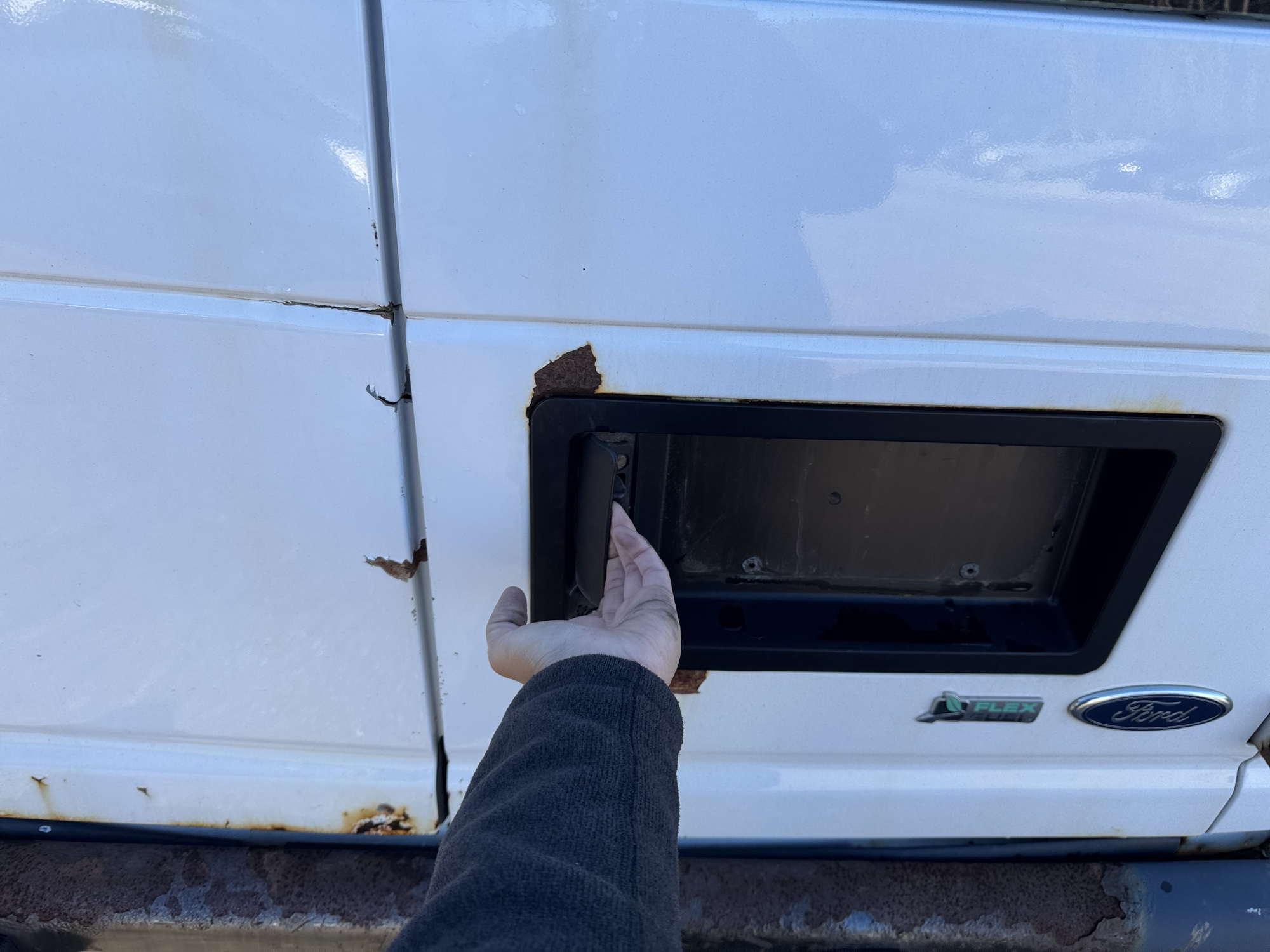 2013 ford econoline e-250 with 188890 miles for sale near Elk River, Minnesota 106947_26_trunk.jpg