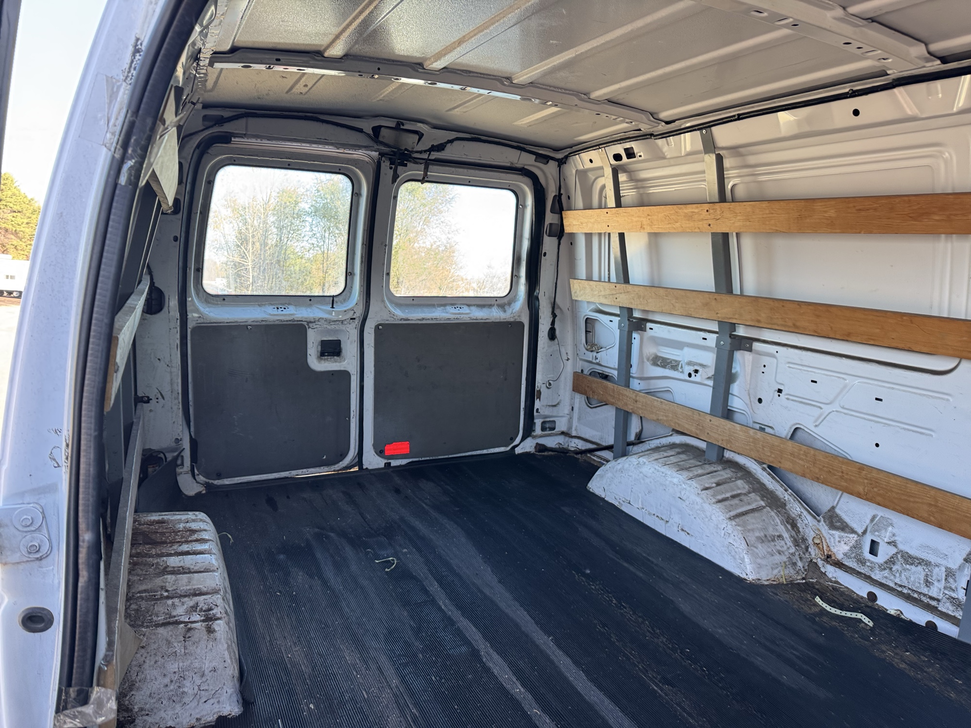 2013 ford econoline e-250 with 188890 miles for sale near Elk River, Minnesota 106947_29_third_row_seat.jpg