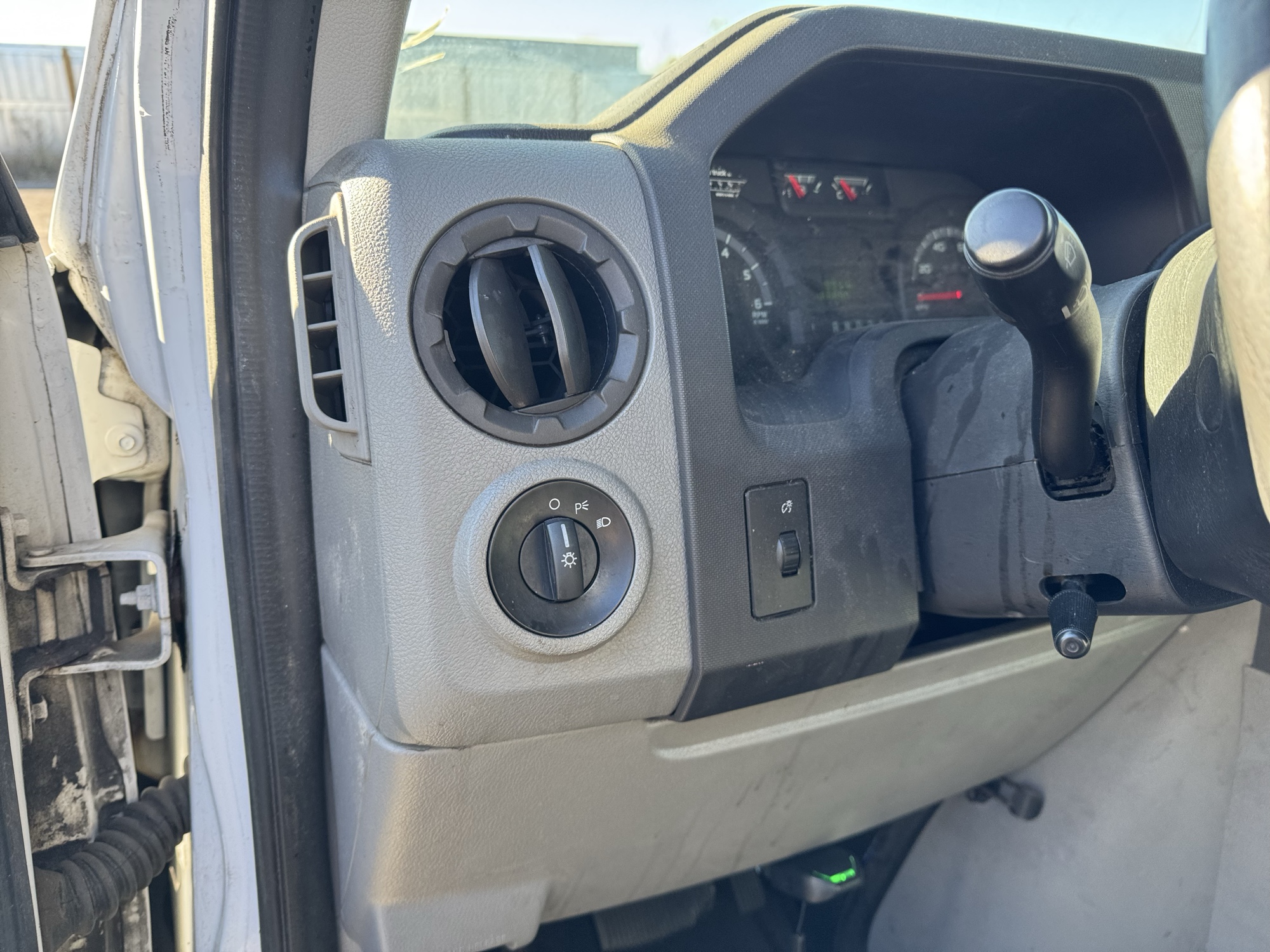 2013 ford econoline e-250 with 188890 miles for sale near Elk River, Minnesota 106947_37_left_of_steering_wheel.jpg