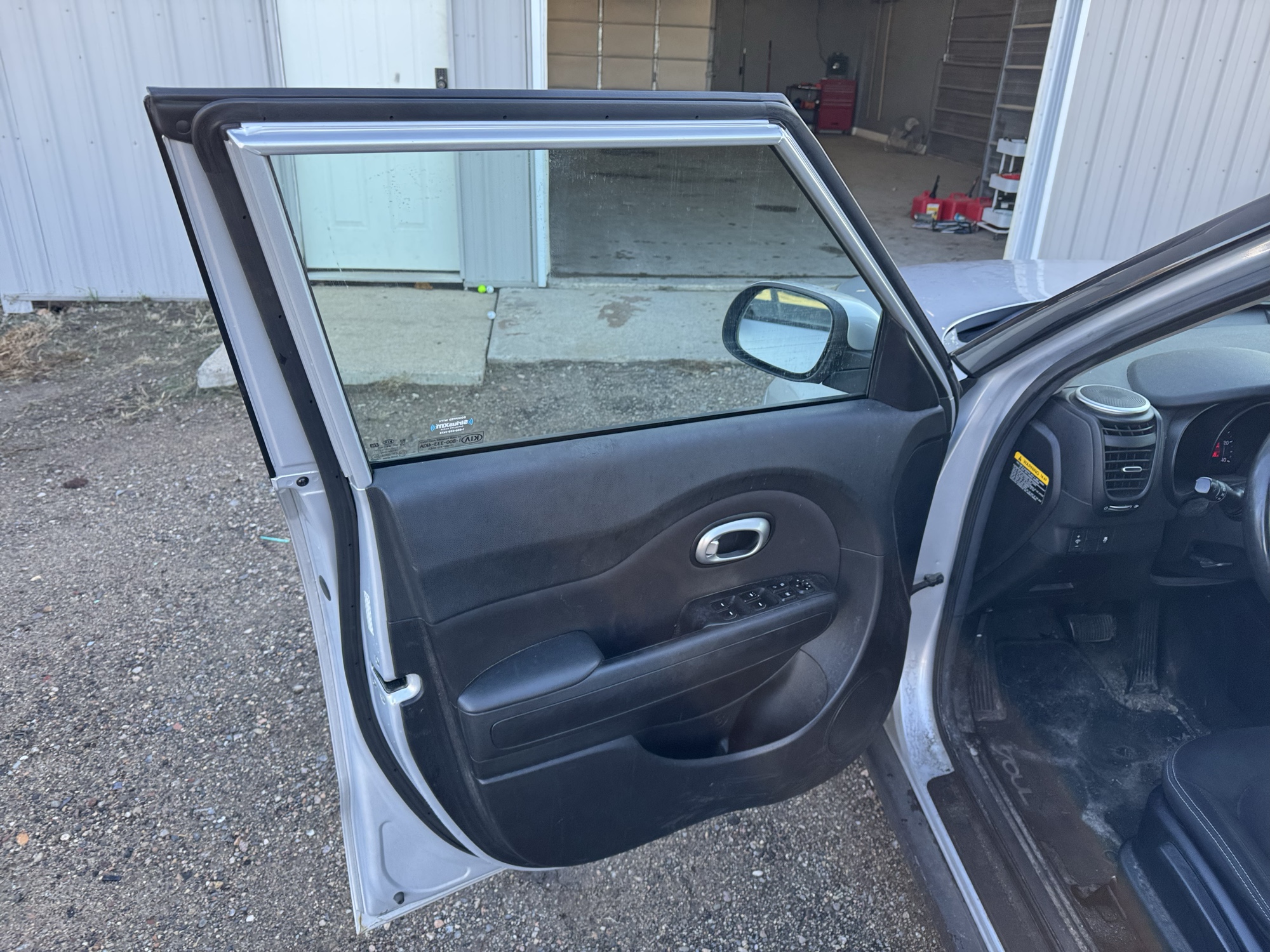 2015 kia soul base with 188168 miles for sale near Elk River, Minnesota 106948_23_driver_door_panel.jpg