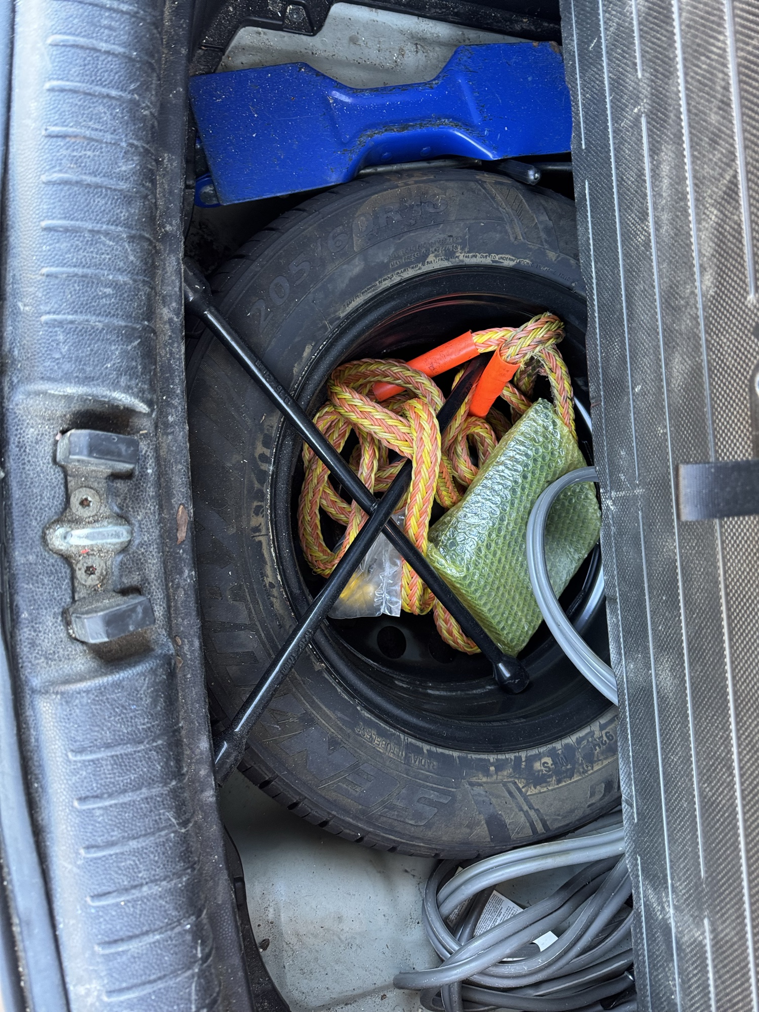 2015 kia soul base with 188168 miles for sale near Elk River, Minnesota 106948_27_spare_tire.jpg
