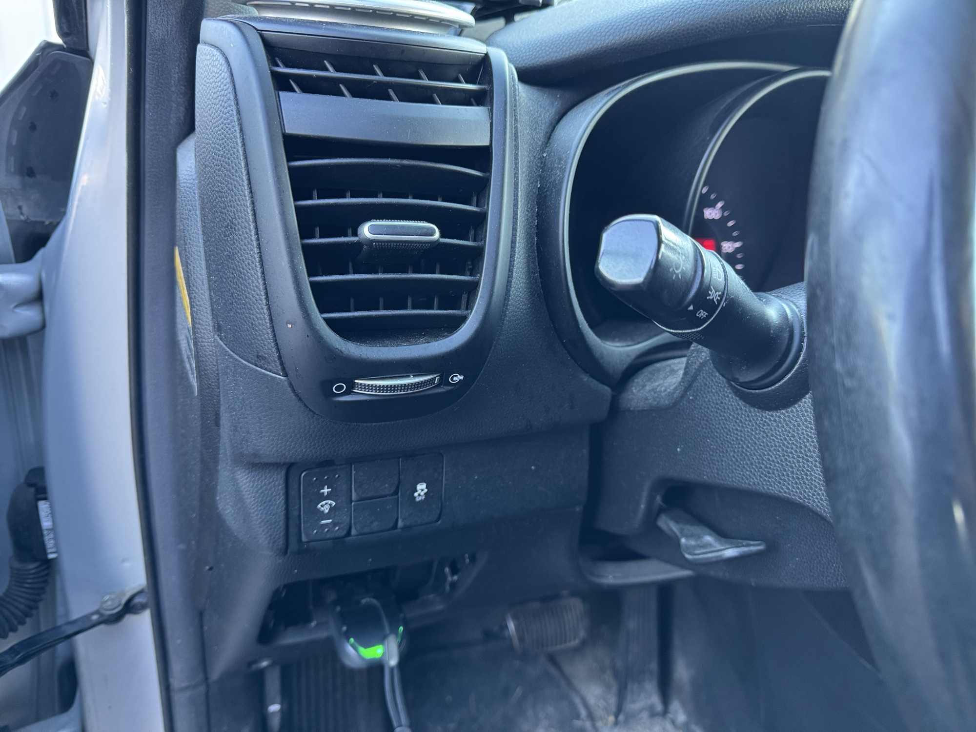 2015 kia soul base with 188168 miles for sale near Elk River, Minnesota 106948_37_left_of_steering_wheel.jpg