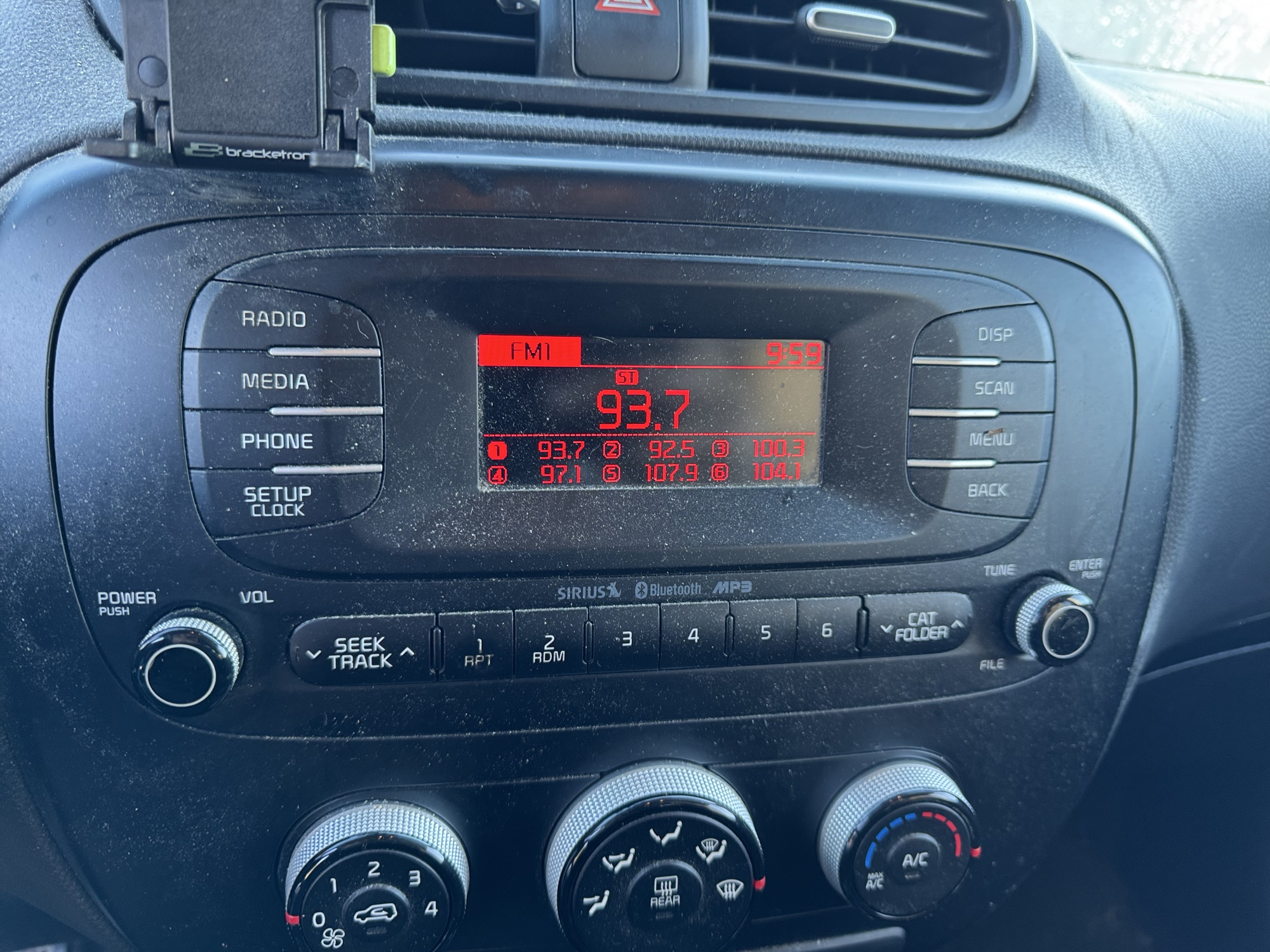 2015 kia soul base with 188168 miles for sale near Elk River, Minnesota 106948_39_radio_closeup.jpg