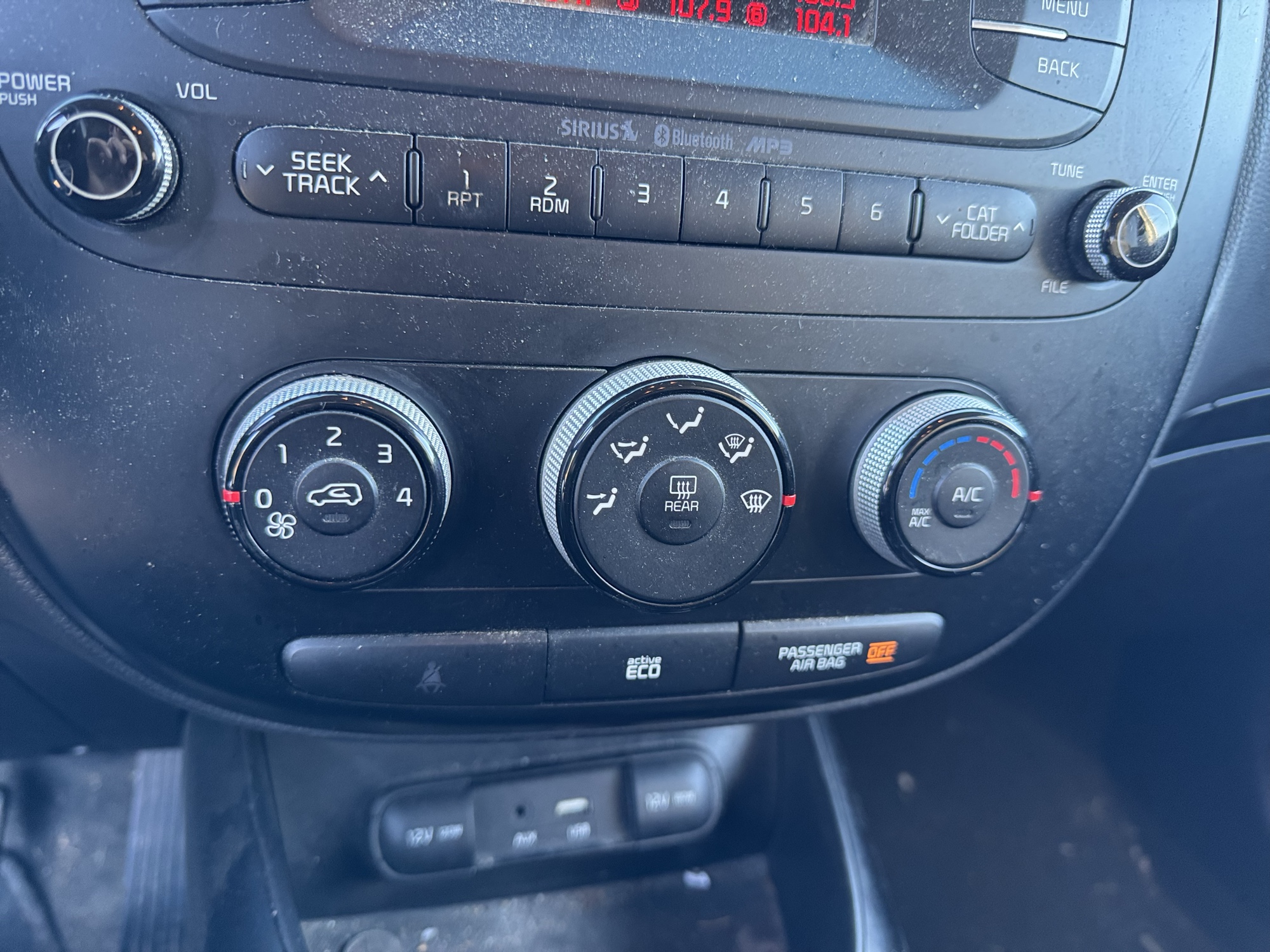 2015 kia soul base with 188168 miles for sale near Elk River, Minnesota 106948_40_climate_control.jpg