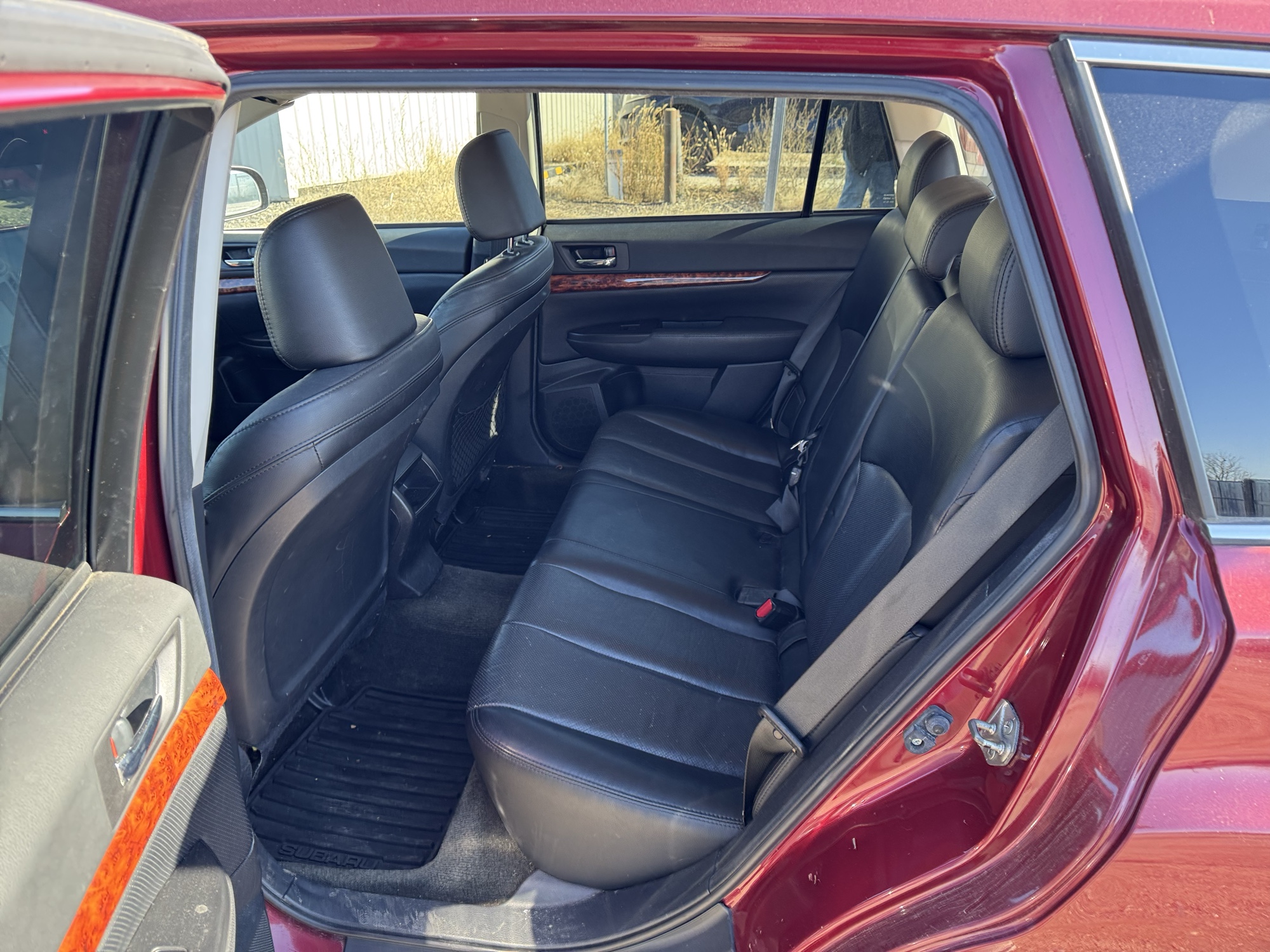 2012 subaru outback 2.5i-limited with 149640 miles for sale near Elk River, Minnesota 106950_24_drv_rear_seat.jpg