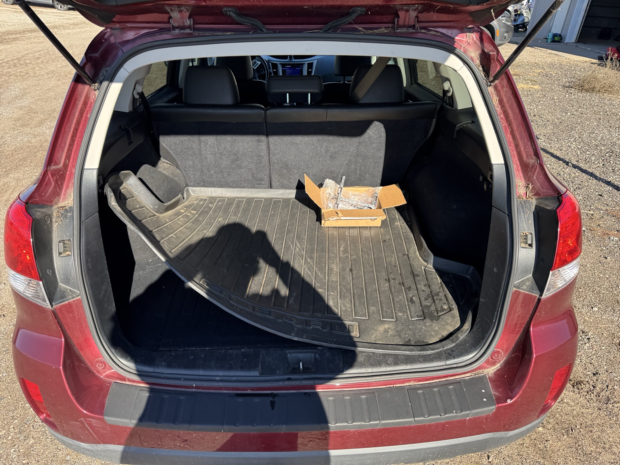 2012 subaru outback 2.5i-limited with 149640 miles for sale near Elk River, Minnesota 106950_26_trunk.jpg