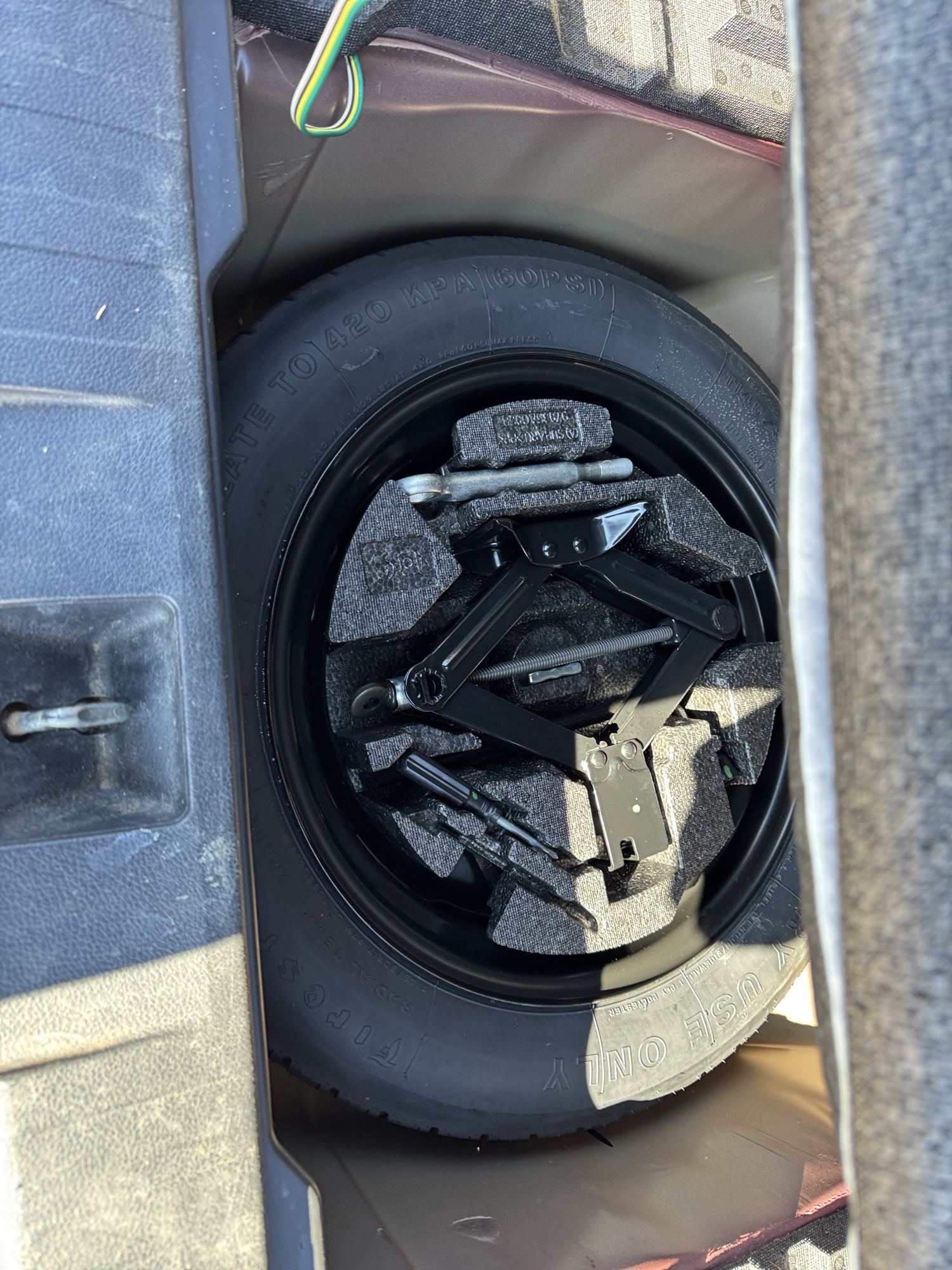 2012 subaru outback 2.5i-limited with 149640 miles for sale near Elk River, Minnesota 106950_27_spare_tire.jpg