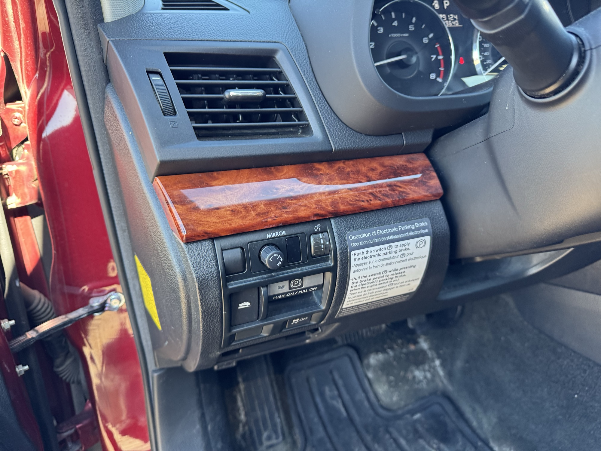 2012 subaru outback 2.5i-limited with 149640 miles for sale near Elk River, Minnesota 106950_37_left_of_steering_wheel.jpg