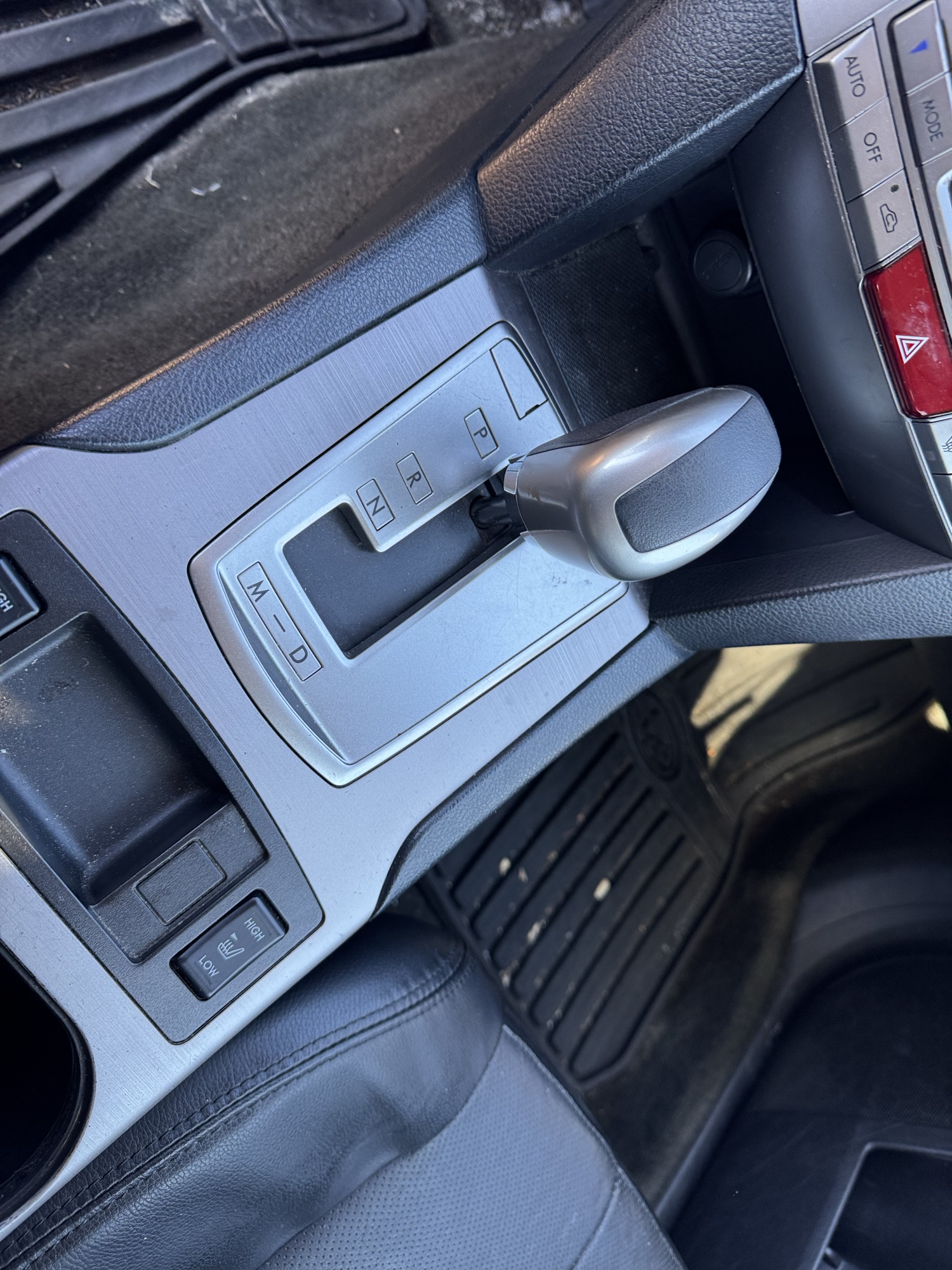 2012 subaru outback 2.5i-limited with 149640 miles for sale near Elk River, Minnesota 106950_41_shifter.jpg