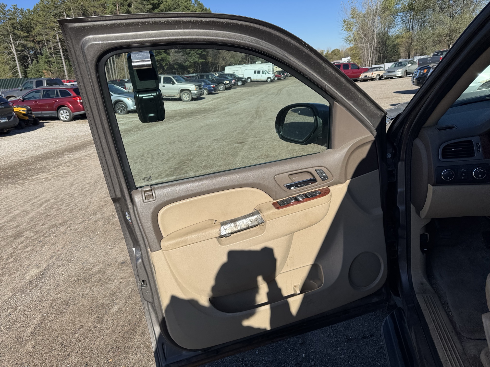 2012 chevrolet suburban lt-1500-4wd with 235557 miles for sale near Elk River, Minnesota 106953_23_driver_door_panel.jpg