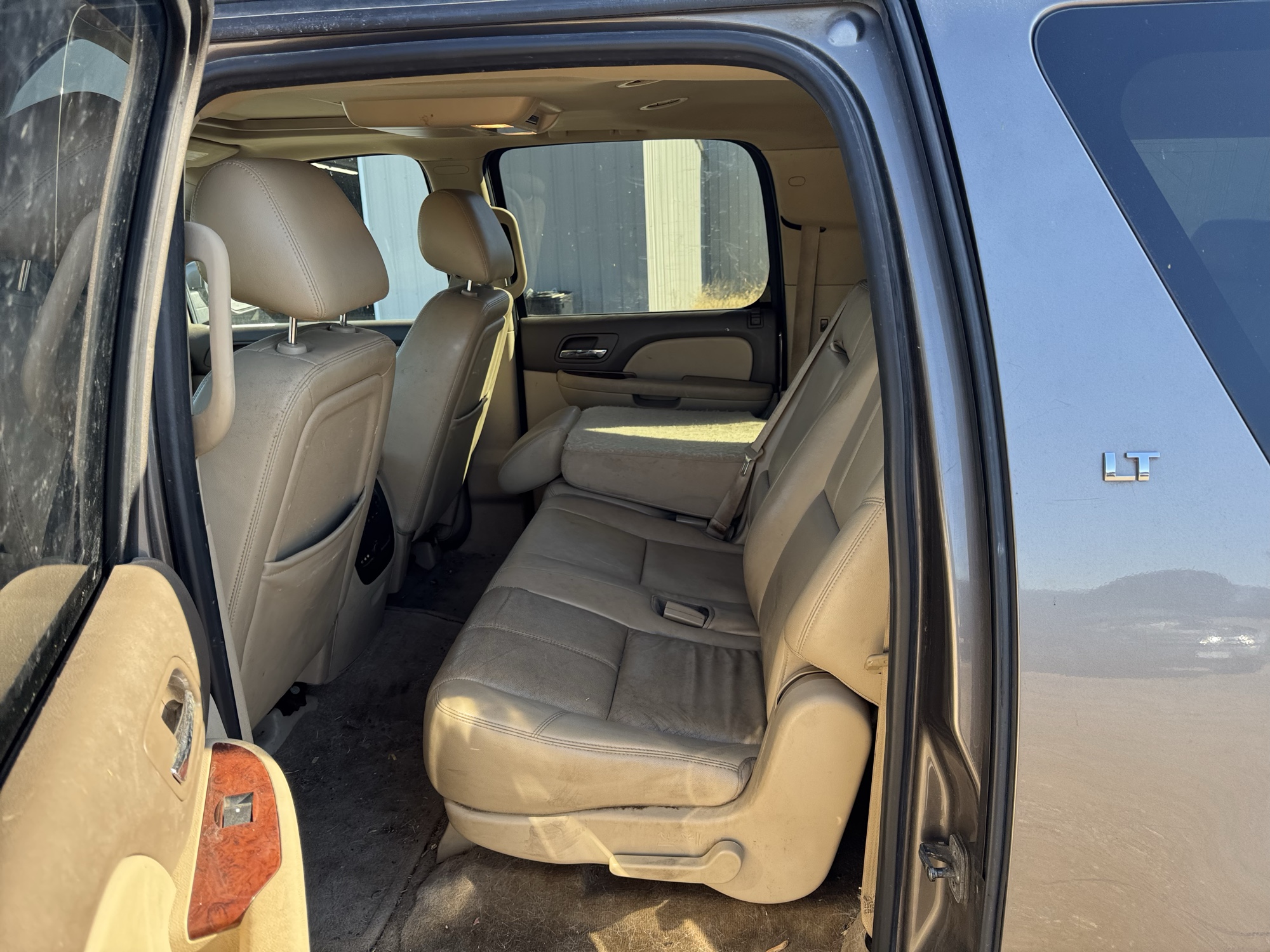2012 chevrolet suburban lt-1500-4wd with 235557 miles for sale near Elk River, Minnesota 106953_24_drv_rear_seat.jpg