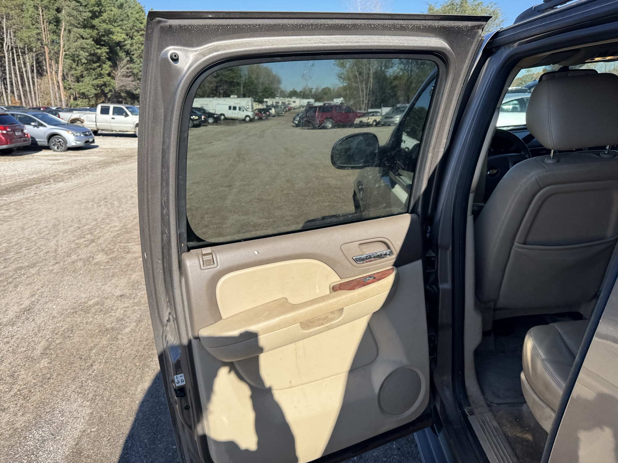 2012 chevrolet suburban lt-1500-4wd with 235557 miles for sale near Elk River, Minnesota 106953_25_drv_rear_door_panel.jpg