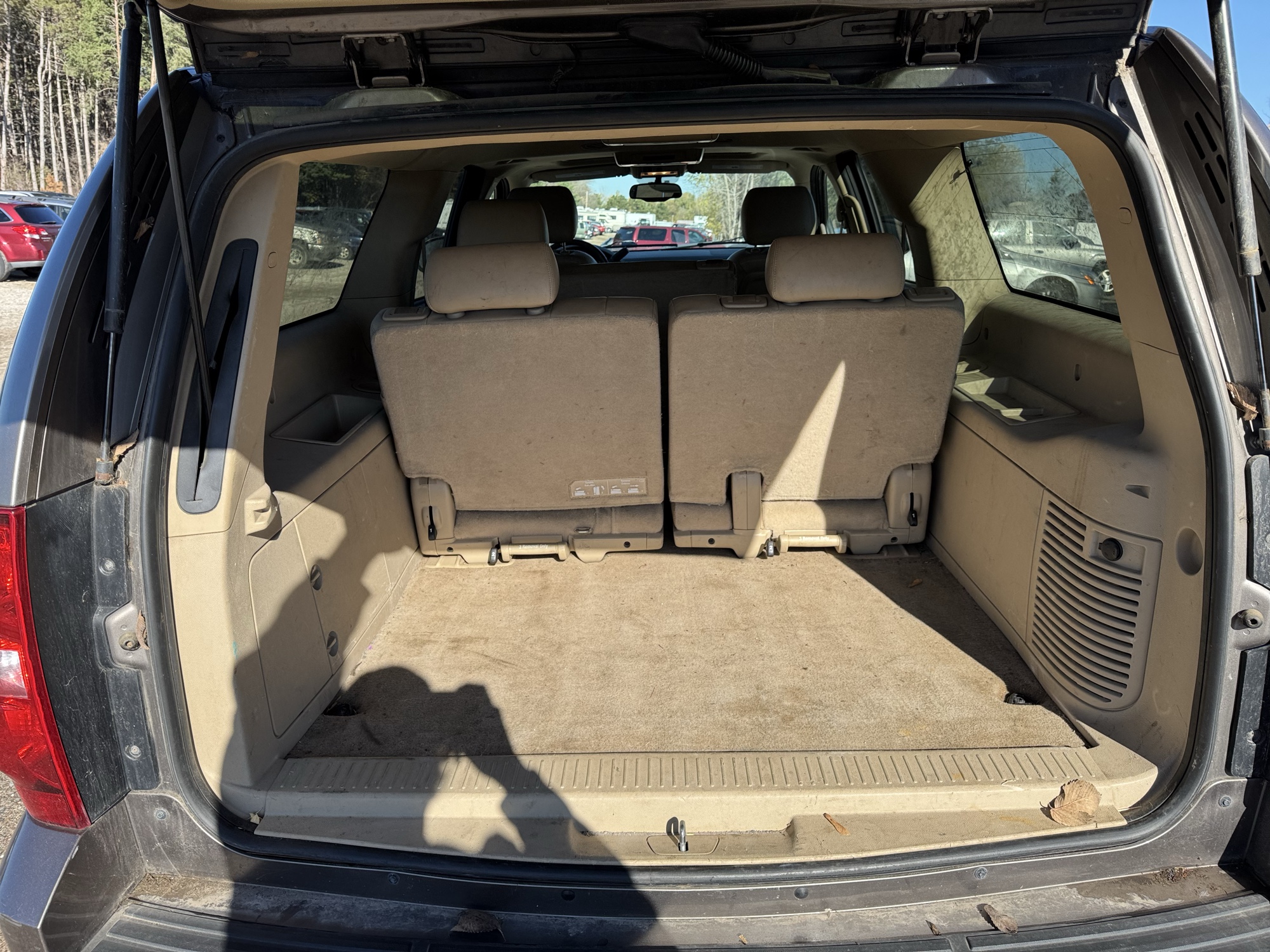 2012 chevrolet suburban lt-1500-4wd with 235557 miles for sale near Elk River, Minnesota 106953_26_trunk.jpg