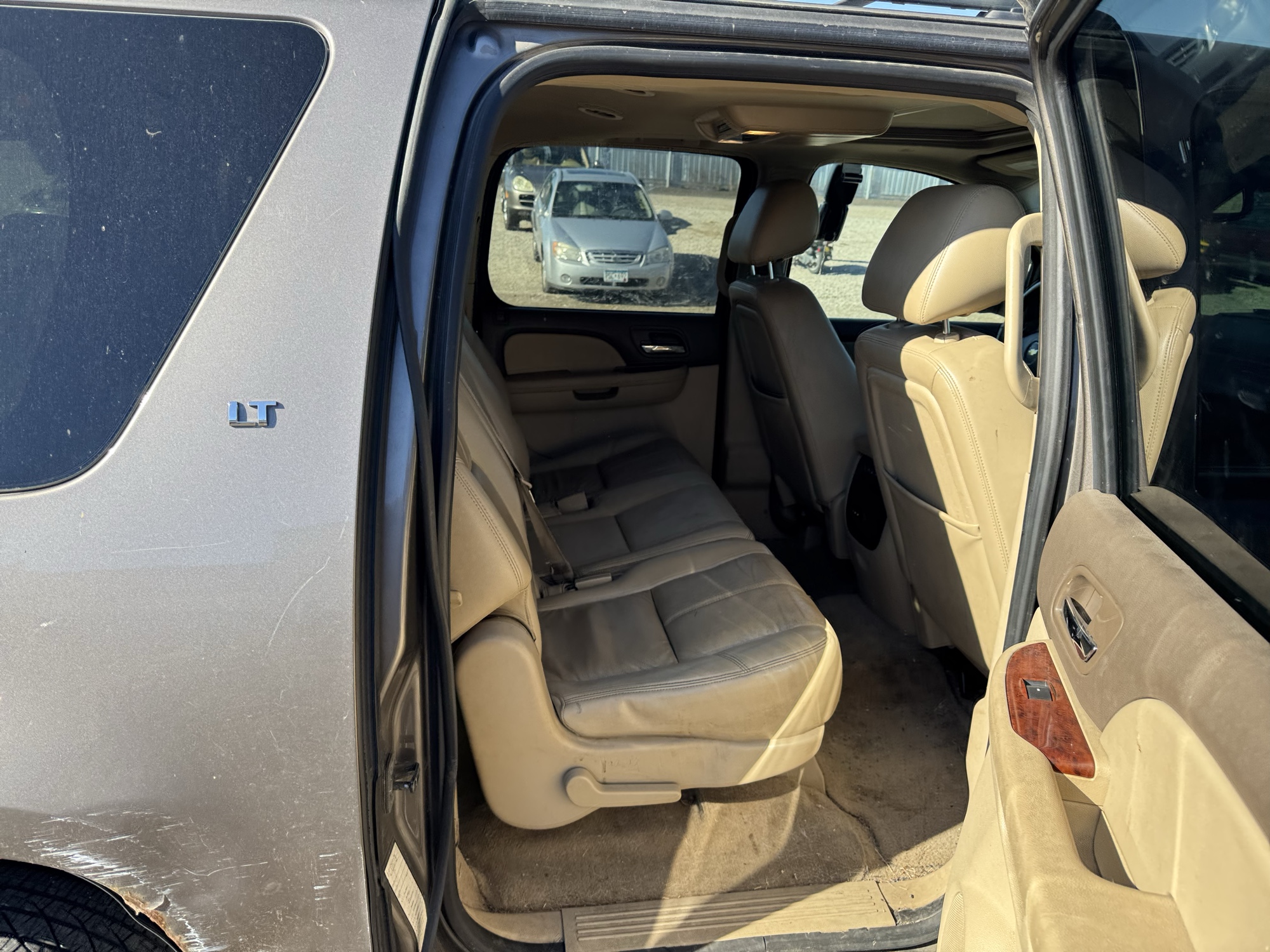 2012 chevrolet suburban lt-1500-4wd with 235557 miles for sale near Elk River, Minnesota 106953_28_pass_rear_seat.jpg