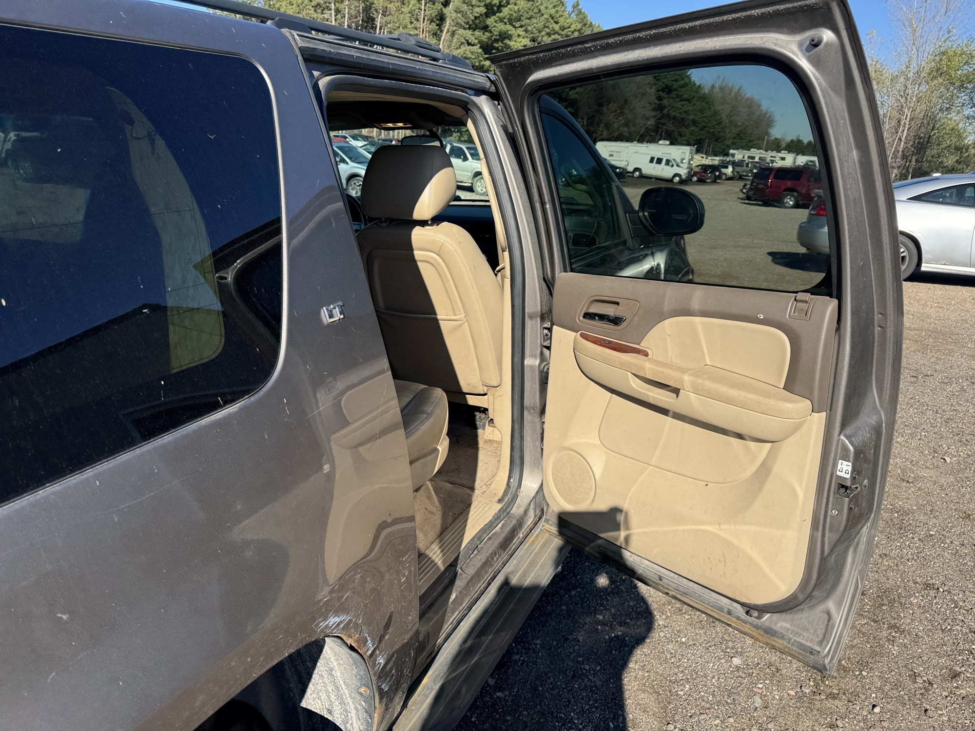 2012 chevrolet suburban lt-1500-4wd with 235557 miles for sale near Elk River, Minnesota 106953_30_pass_rear_door_panel.jpg