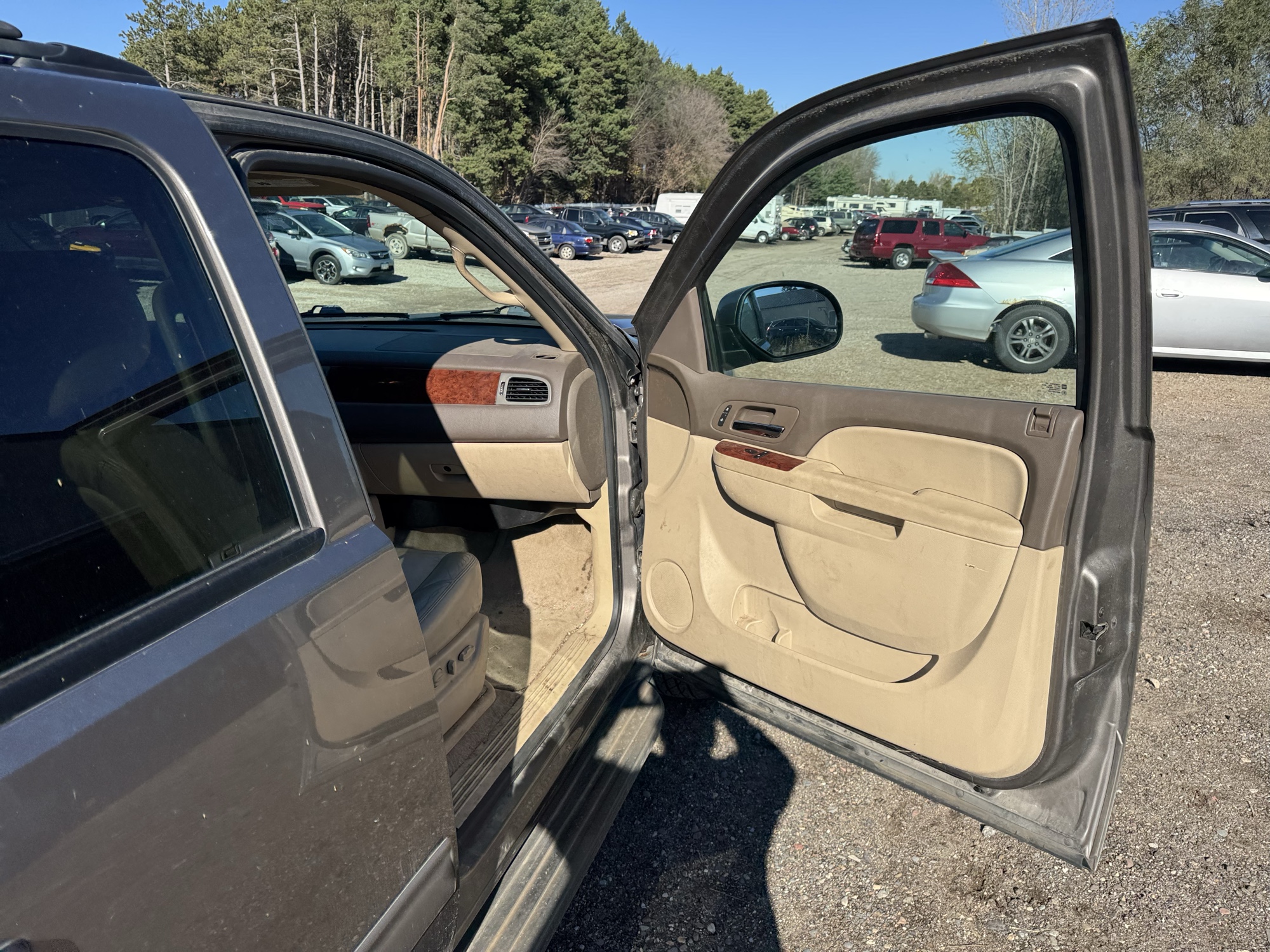 2012 chevrolet suburban lt-1500-4wd with 235557 miles for sale near Elk River, Minnesota 106953_32_passenger_door_panel.jpg