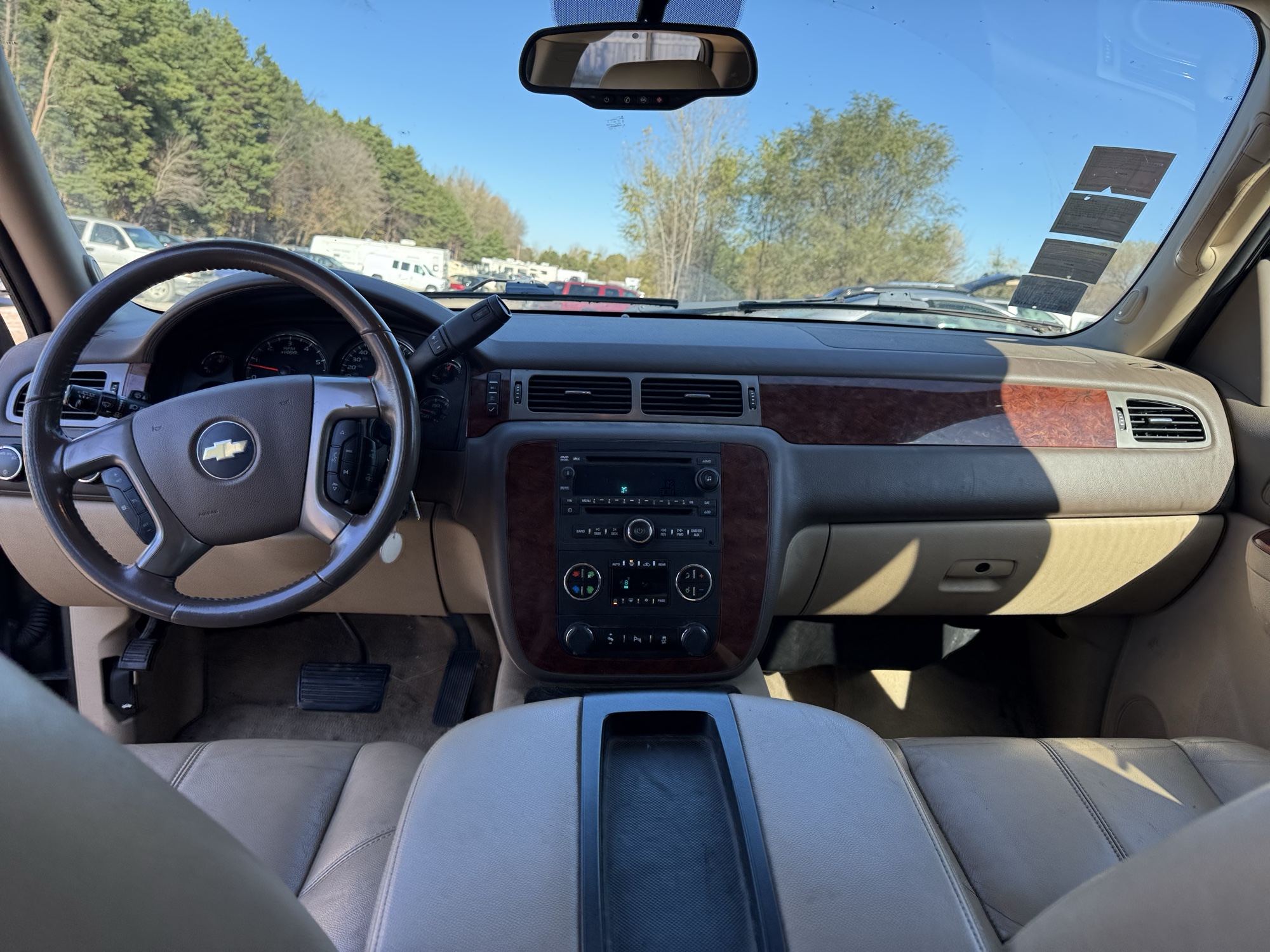 2012 chevrolet suburban lt-1500-4wd with 235557 miles for sale near Elk River, Minnesota 106953_34_whole_dash.jpg