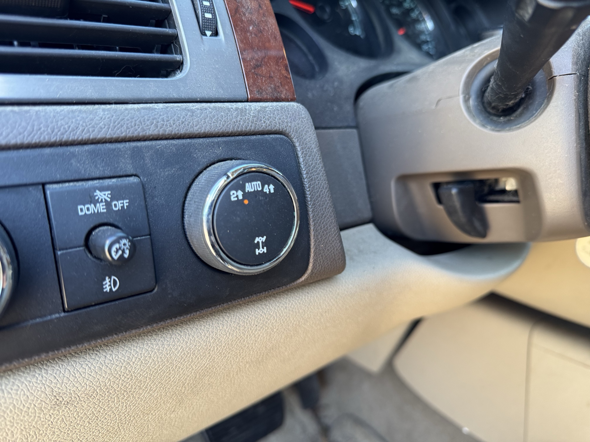 2012 chevrolet suburban lt-1500-4wd with 235557 miles for sale near Elk River, Minnesota 106953_38_4x4_switch.jpg