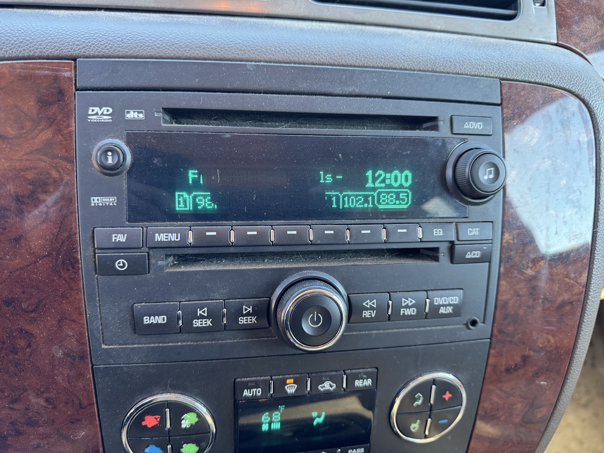 2012 chevrolet suburban lt-1500-4wd with 235557 miles for sale near Elk River, Minnesota 106953_39_radio_closeup.jpg