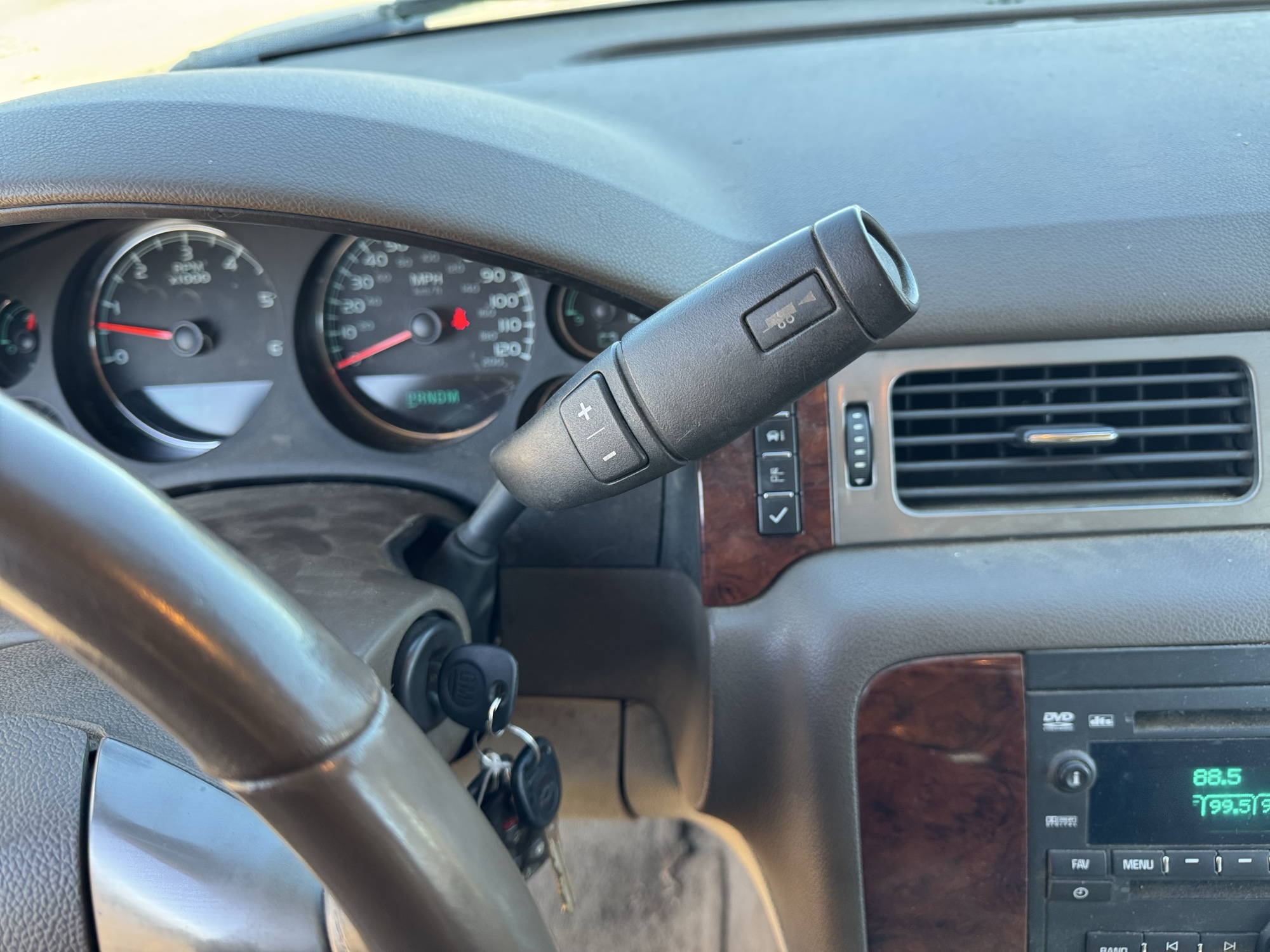 2012 chevrolet suburban lt-1500-4wd with 235557 miles for sale near Elk River, Minnesota 106953_41_shifter.jpg
