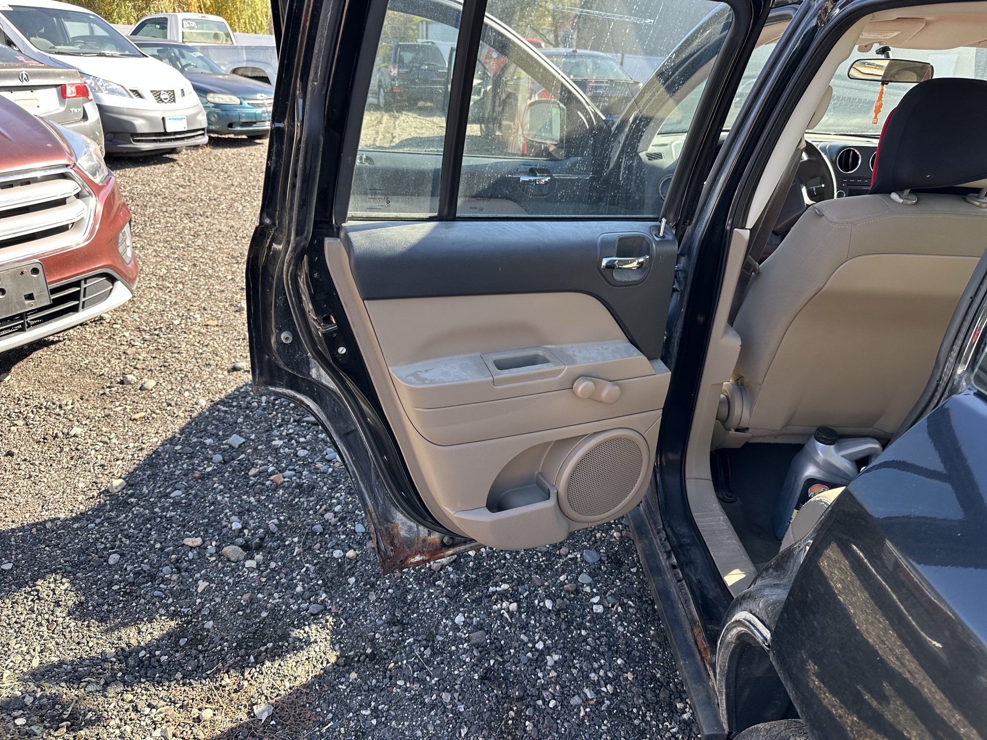 2009 jeep compass sport-fwd with 178239 miles for sale near Elk River, Minnesota 106955_25_drv_rear_door_panel.jpg