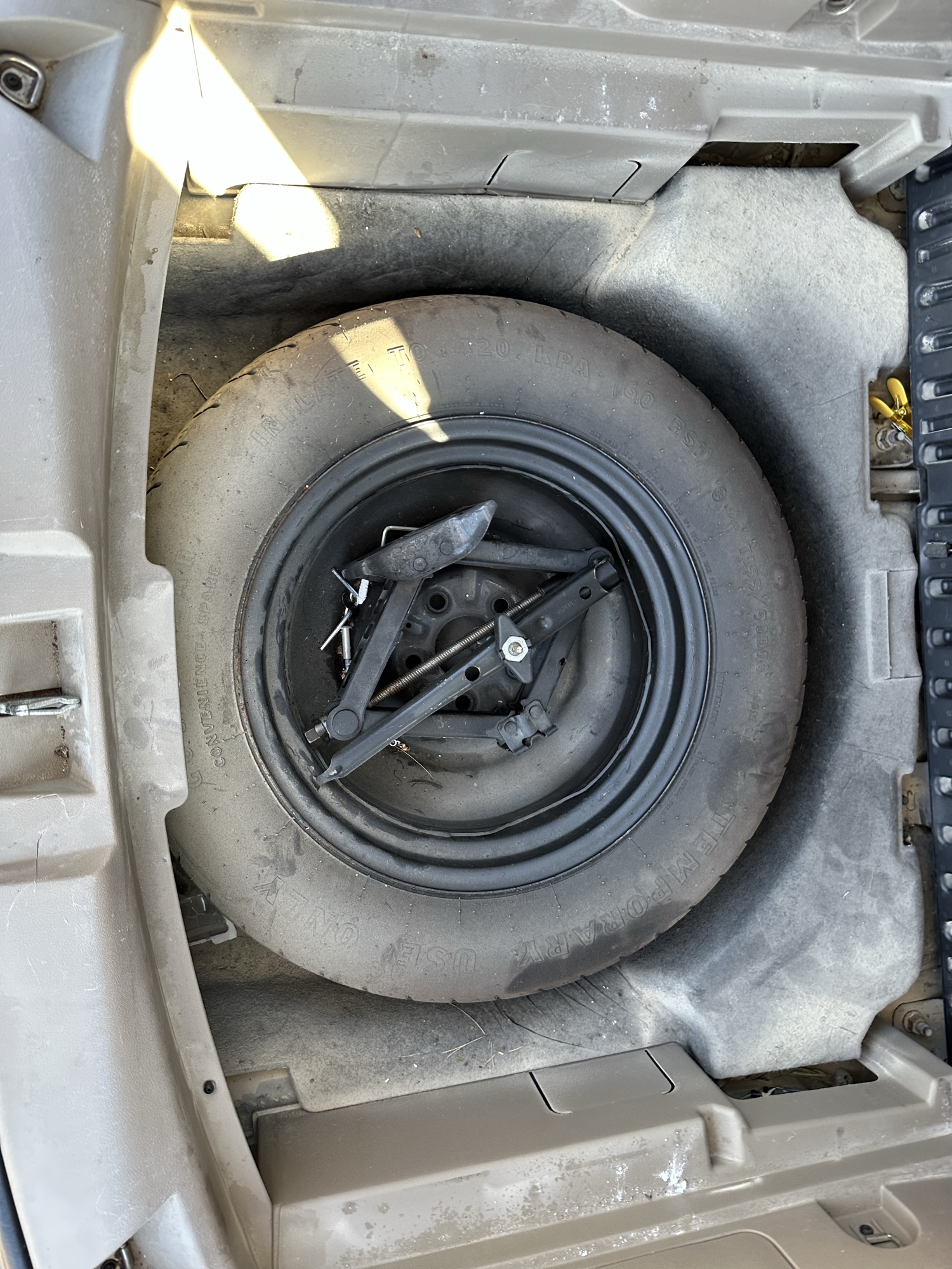 2009 jeep compass sport-fwd with 178239 miles for sale near Elk River, Minnesota 106955_27_spare_tire.jpg