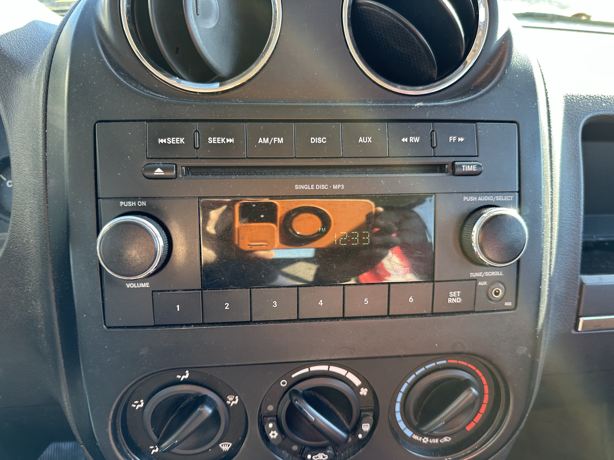 2009 jeep compass sport-fwd with 178239 miles for sale near Elk River, Minnesota 106955_39_radio_closeup.jpg