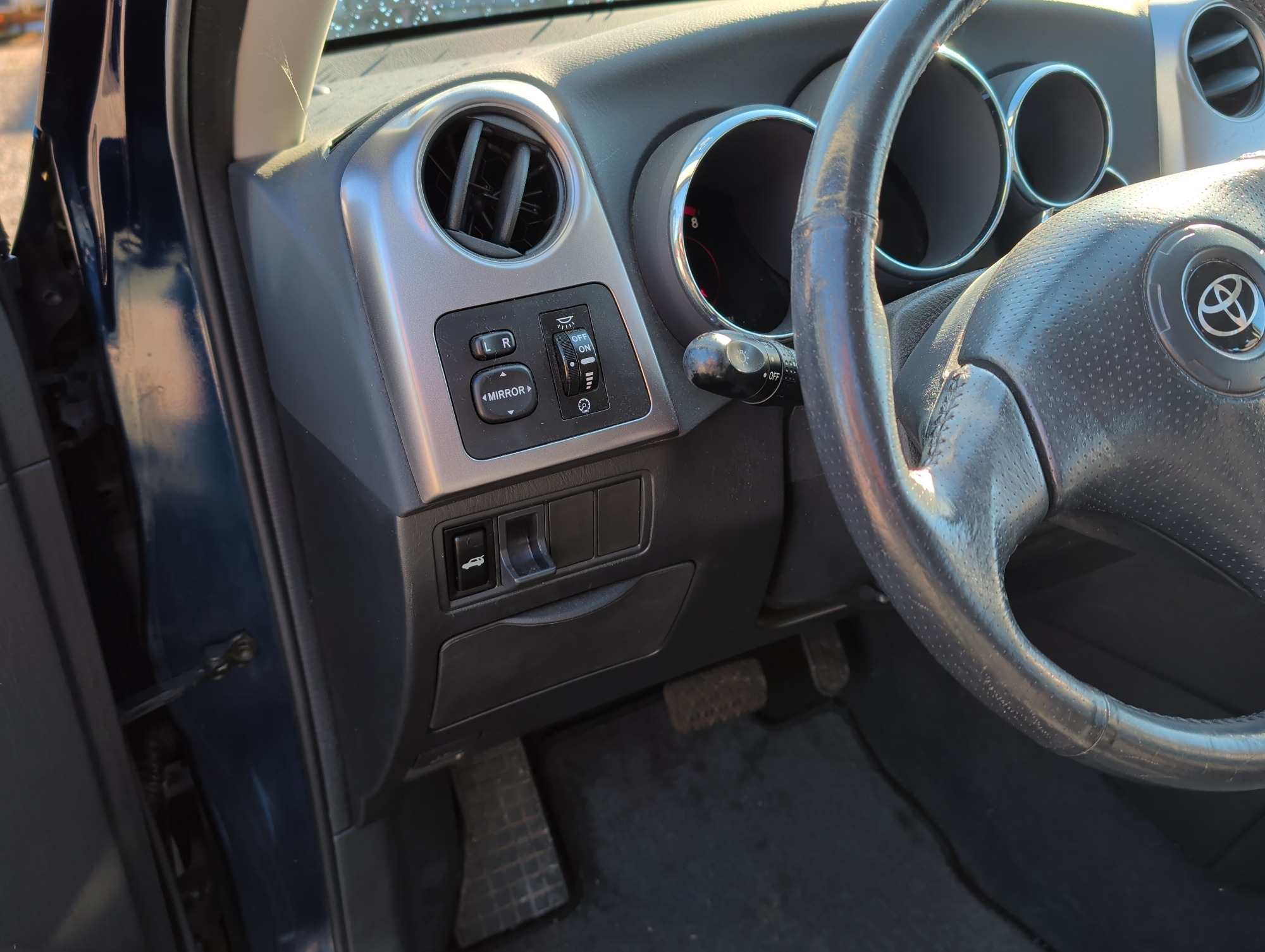 2004 toyota matrix 4wd with 39904 miles for sale near Elk River, Minnesota 106961_37_left_of_steering_wheel.jpg
