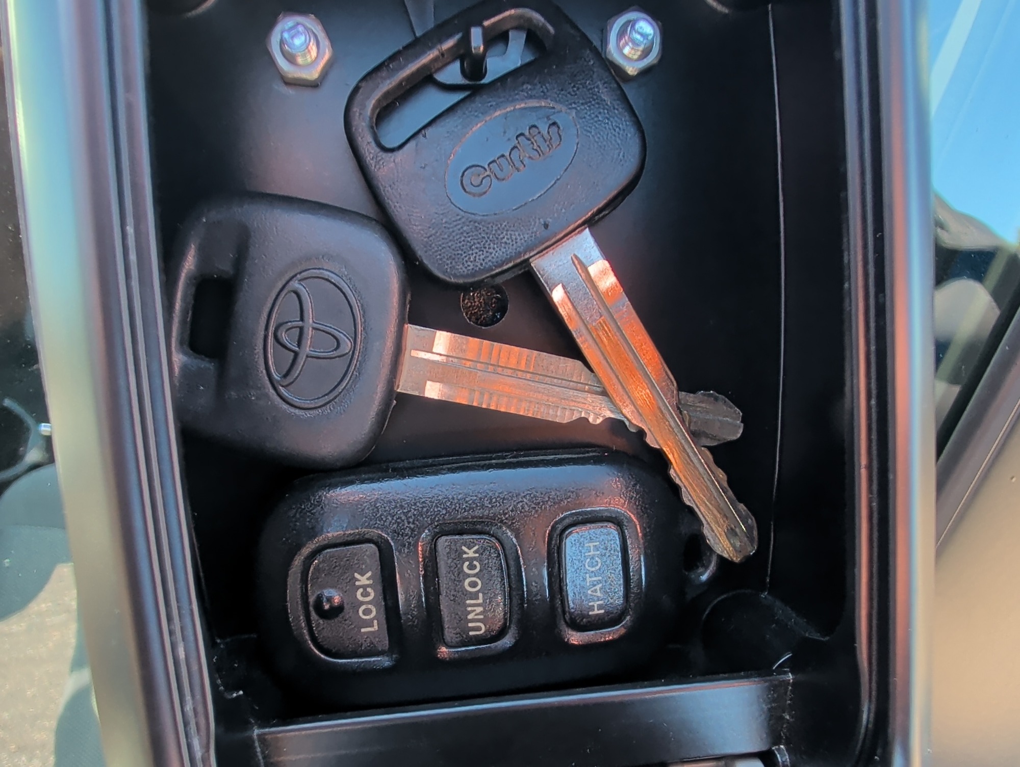 2004 toyota matrix 4wd with 39904 miles for sale near Elk River, Minnesota 106961_51_keys.jpg
