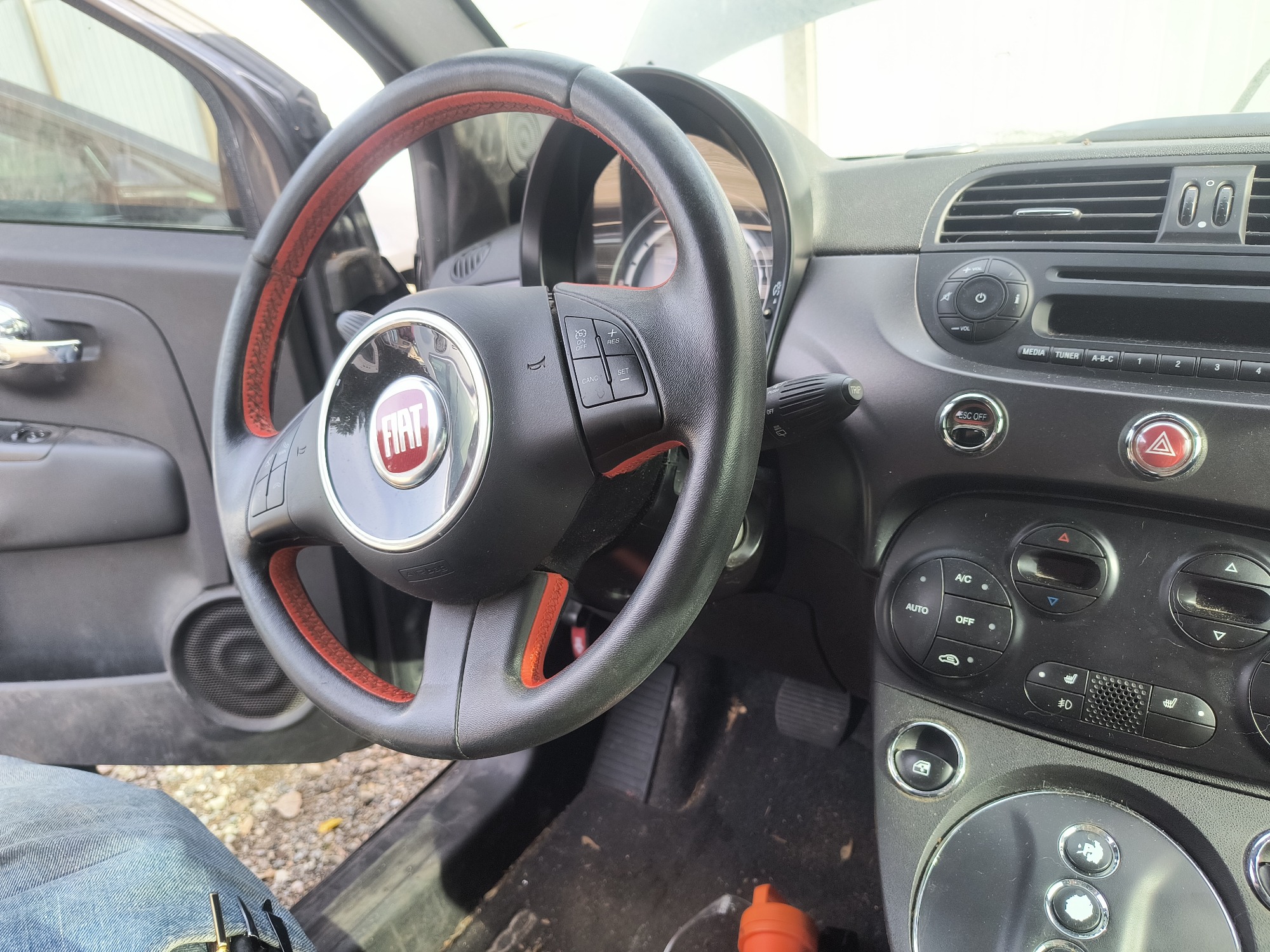 2014 fiat 500e battery-electric-hatchback with 85174 miles for sale near Elk River, Minnesota 106964_36_steering_wheel.jpg
