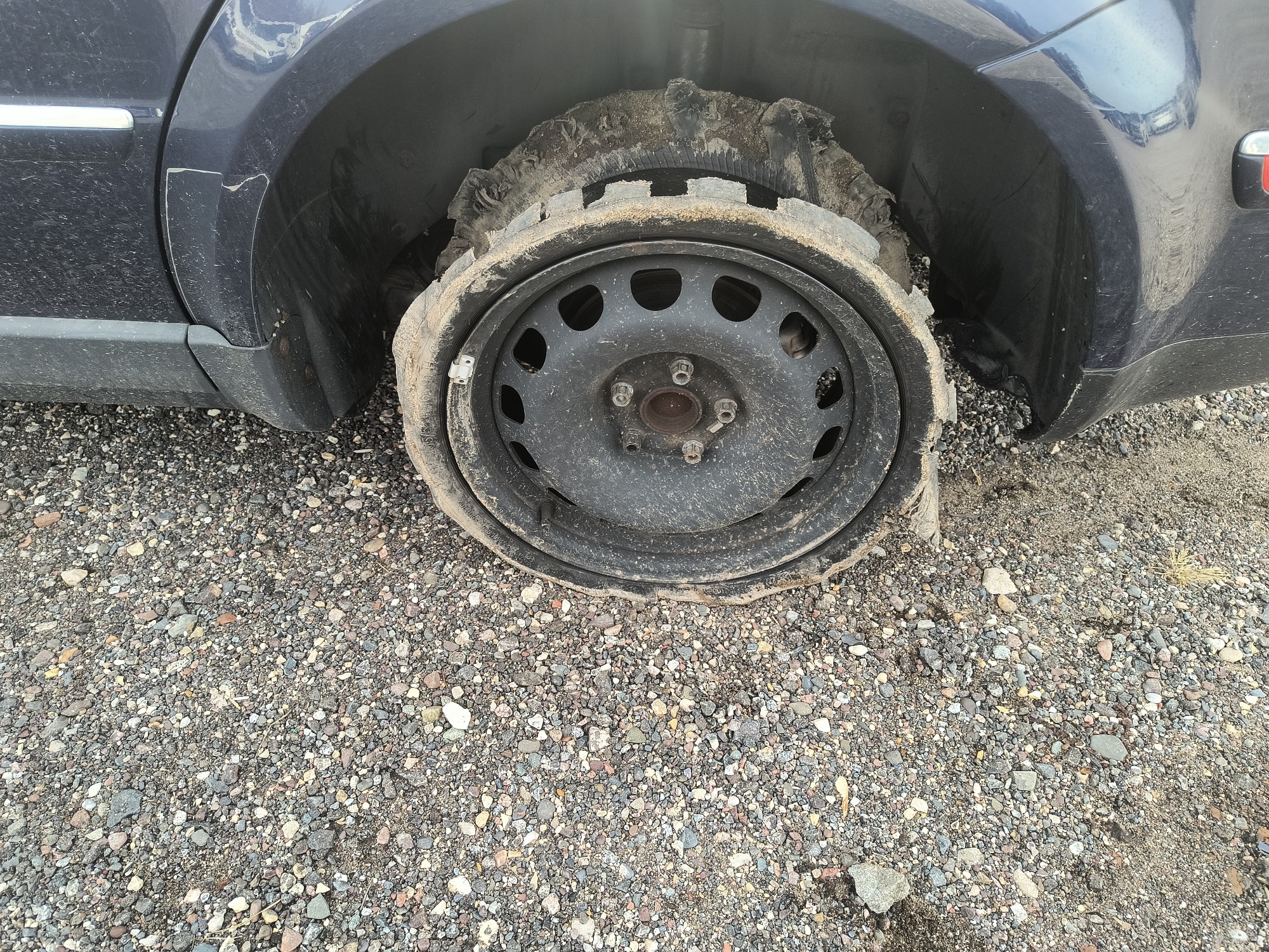 2004 volkswagen passat glx with 175185 miles for sale near Elk River, Minnesota 106971_13_rear_drv_wheel.jpg