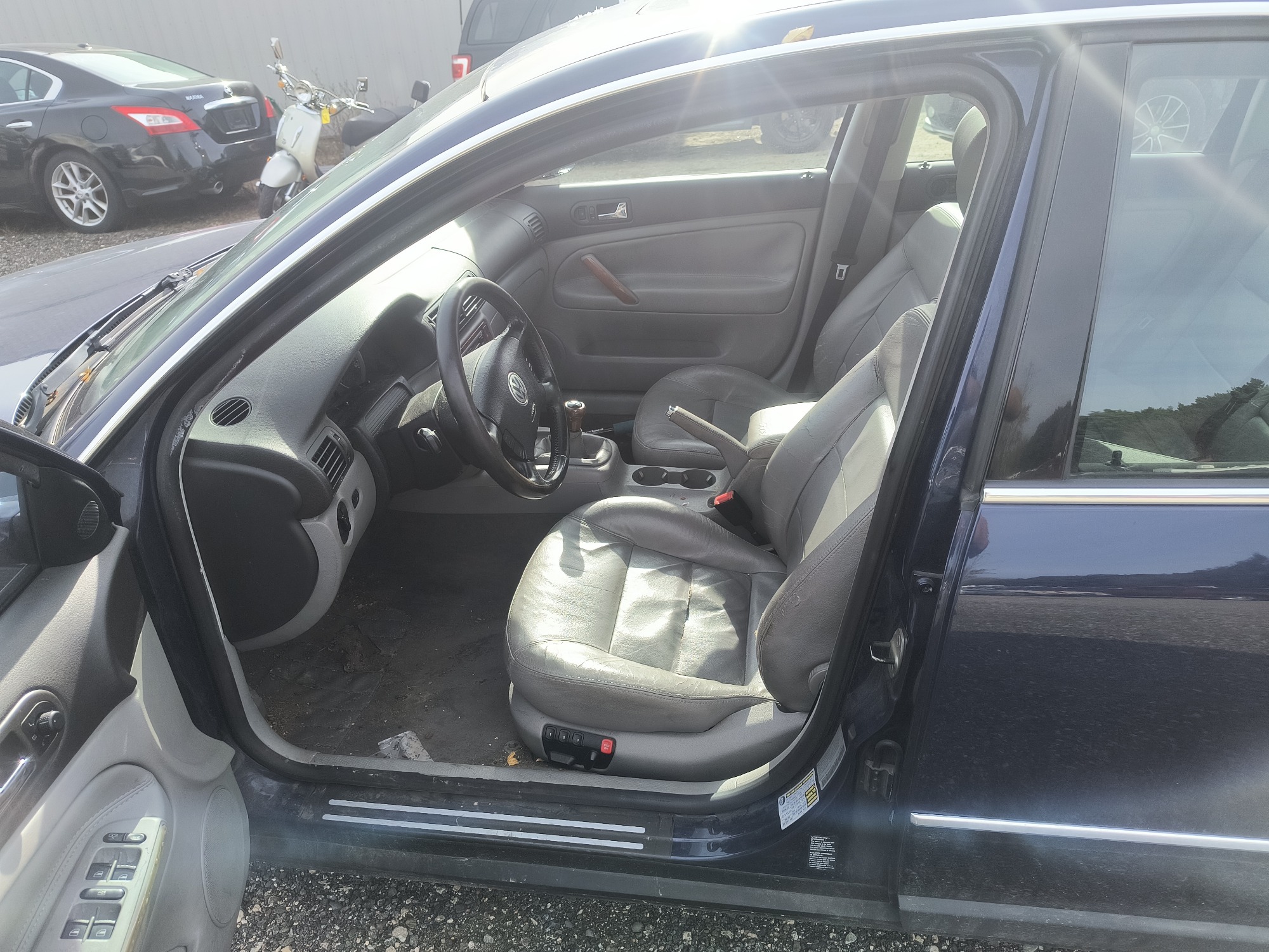 2004 volkswagen passat glx with 175185 miles for sale near Elk River, Minnesota 106971_22_driver_seat.jpg