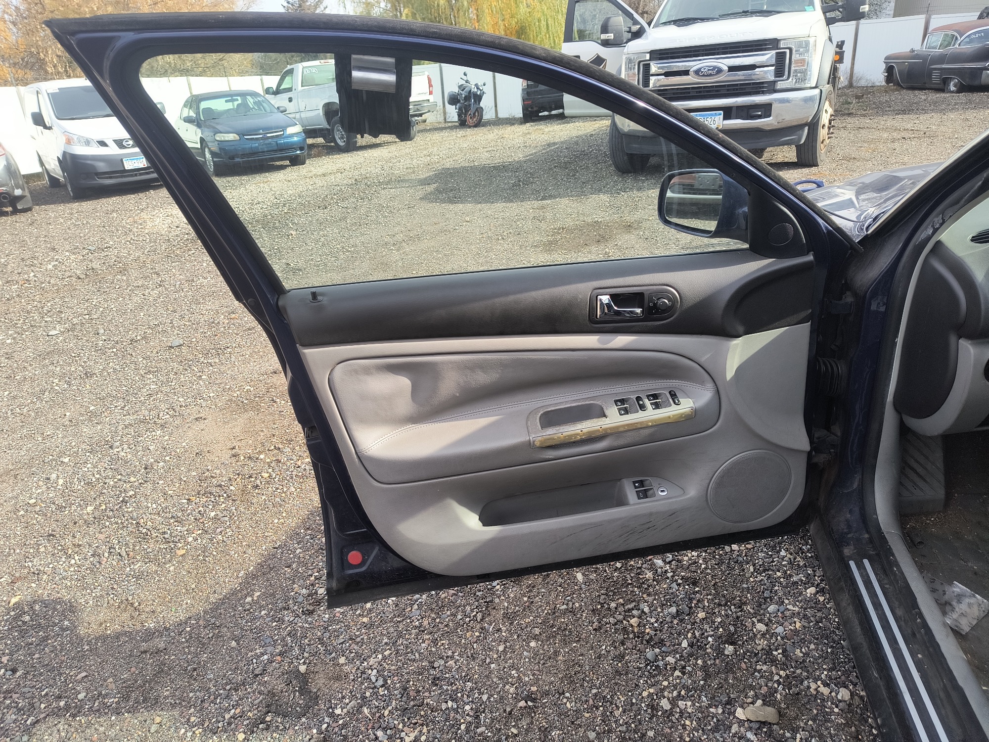 2004 volkswagen passat glx with 175185 miles for sale near Elk River, Minnesota 106971_23_driver_door_panel.jpg