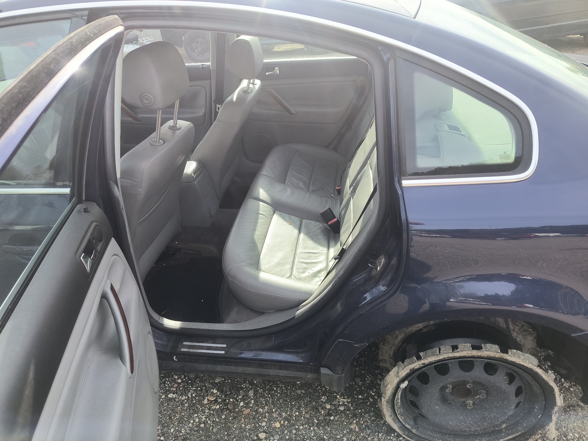 2004 volkswagen passat glx with 175185 miles for sale near Elk River, Minnesota 106971_24_drv_rear_seat.jpg