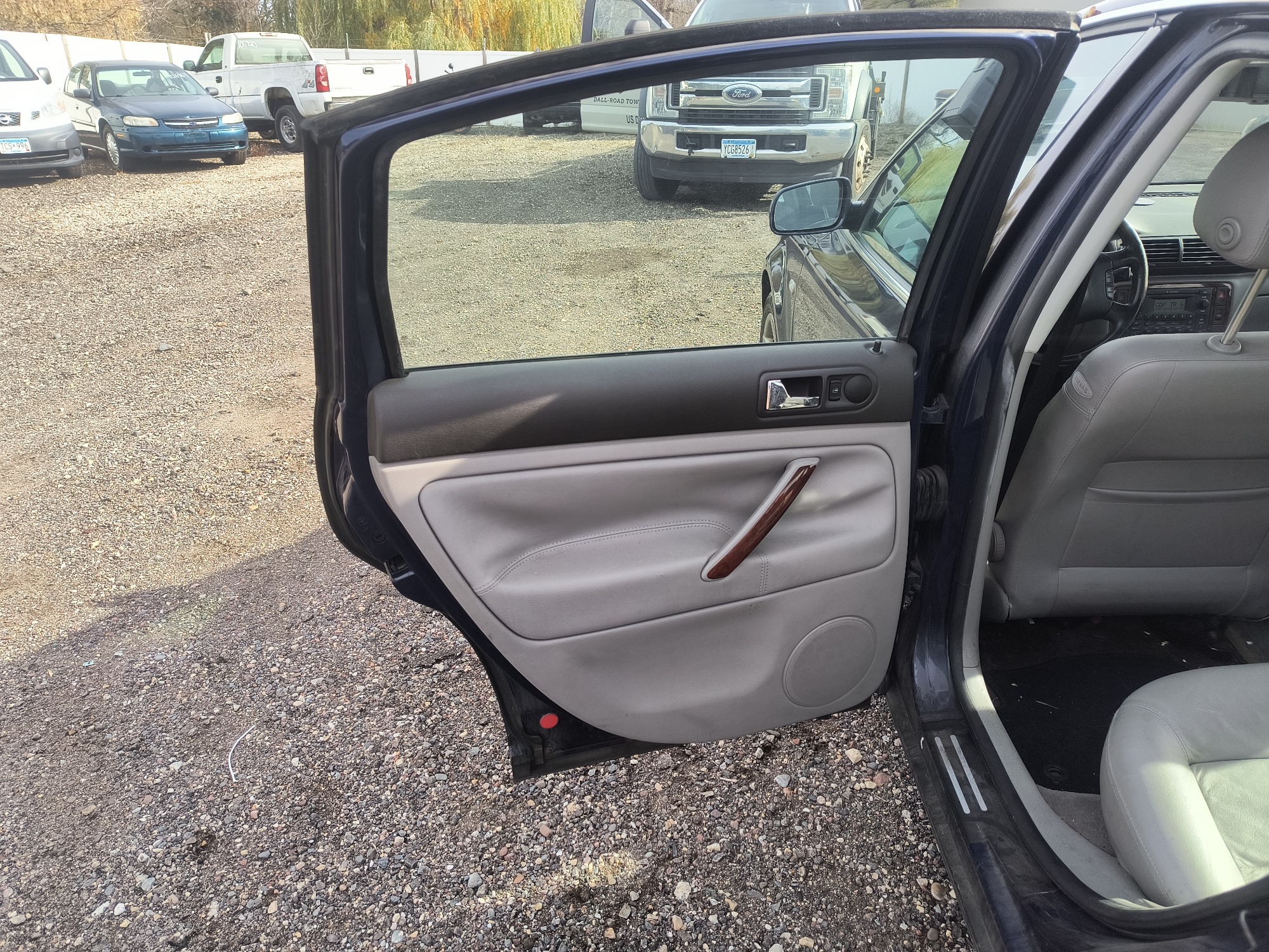 2004 volkswagen passat glx with 175185 miles for sale near Elk River, Minnesota 106971_25_drv_rear_door_panel.jpg
