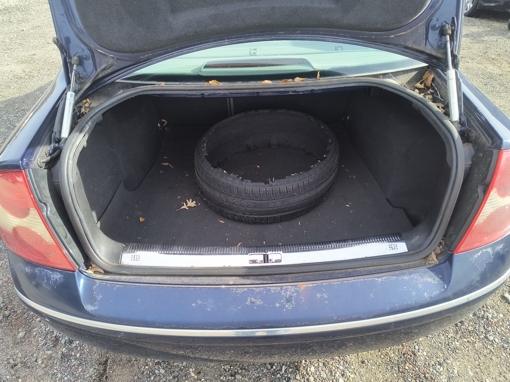 2004 volkswagen passat glx with 175185 miles for sale near Elk River, Minnesota 106971_26_trunk.jpg