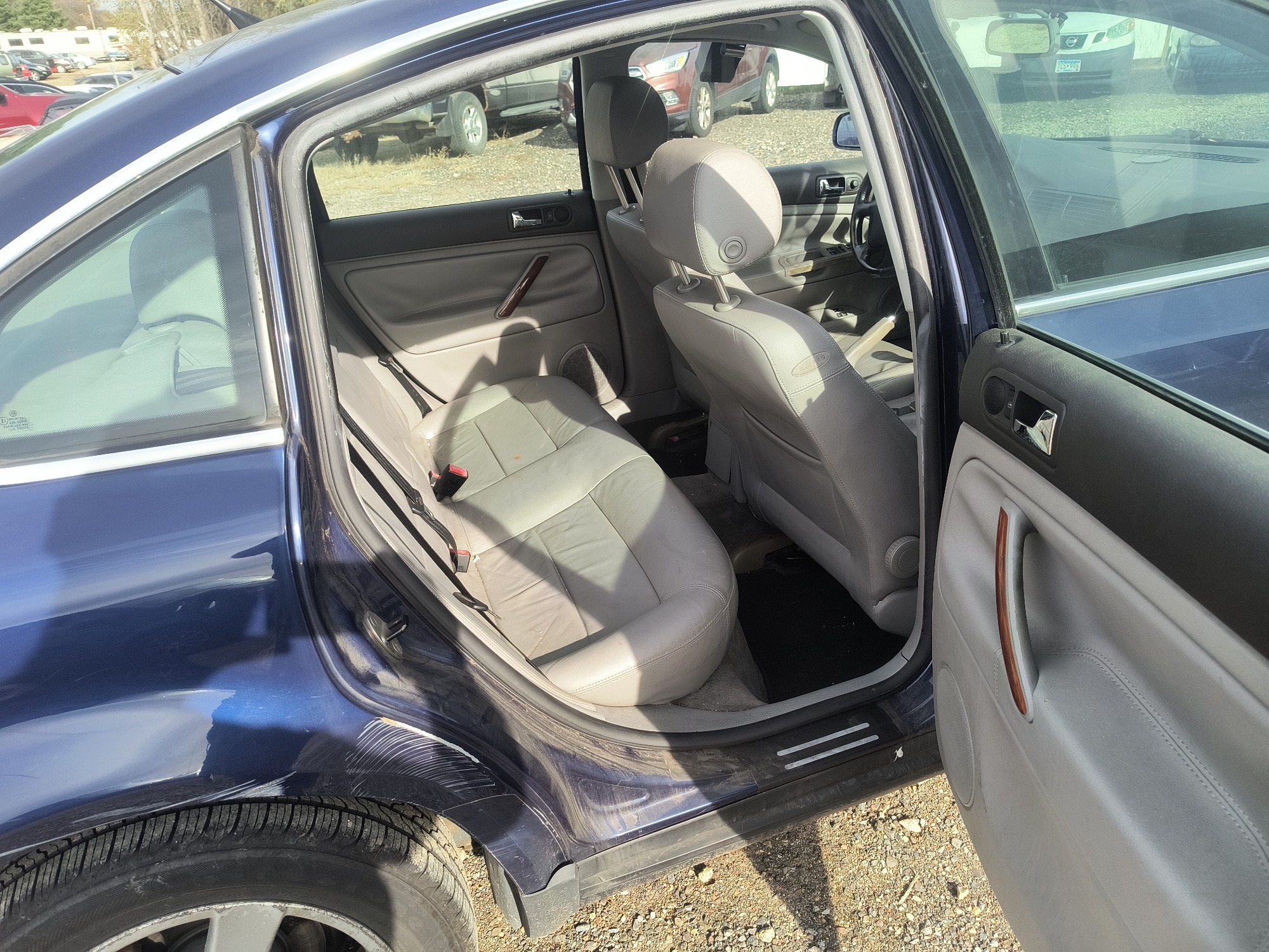 2004 volkswagen passat glx with 175185 miles for sale near Elk River, Minnesota 106971_28_pass_rear_seat.jpg
