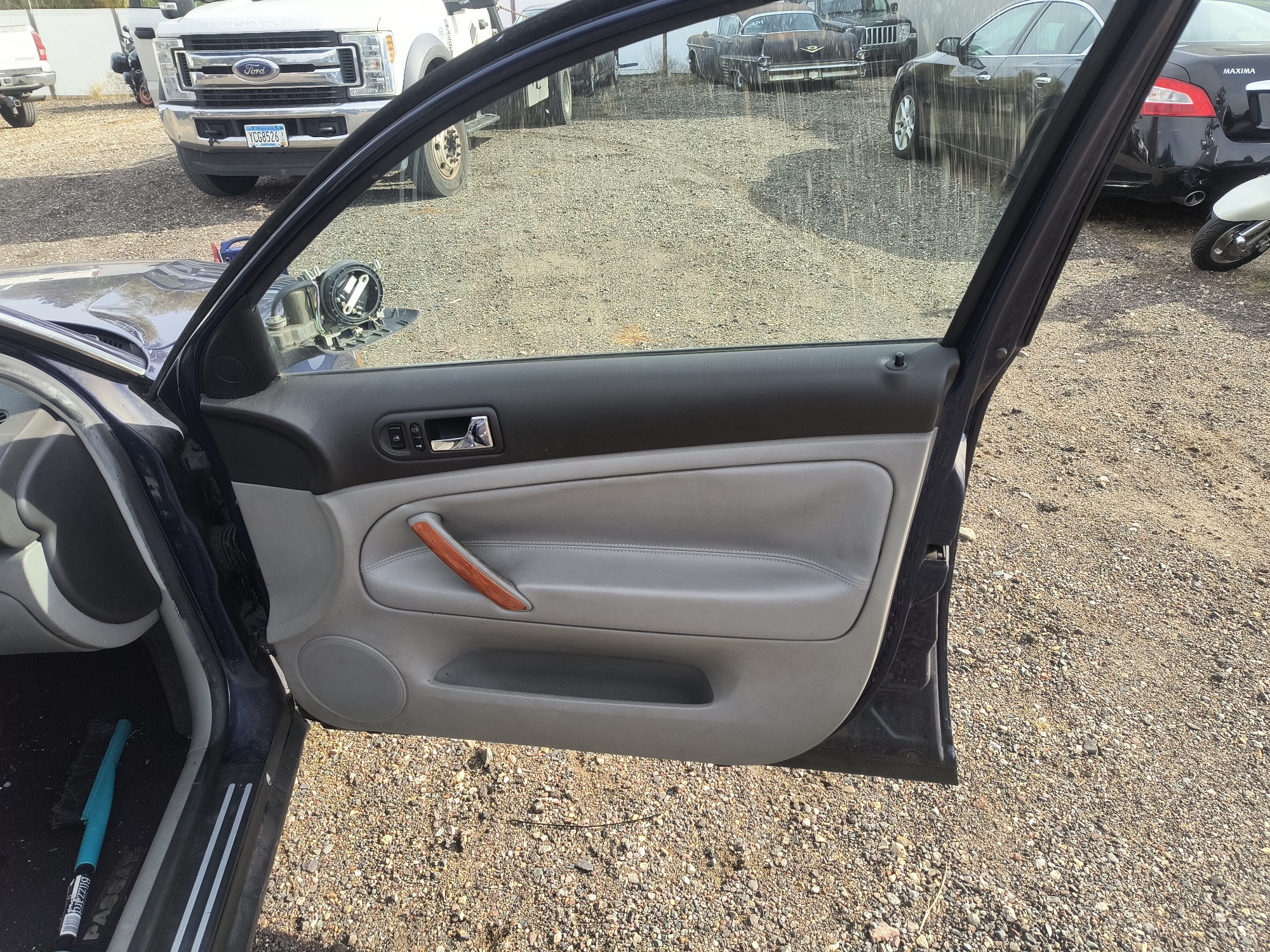 2004 volkswagen passat glx with 175185 miles for sale near Elk River, Minnesota 106971_32_passenger_door_panel.jpg