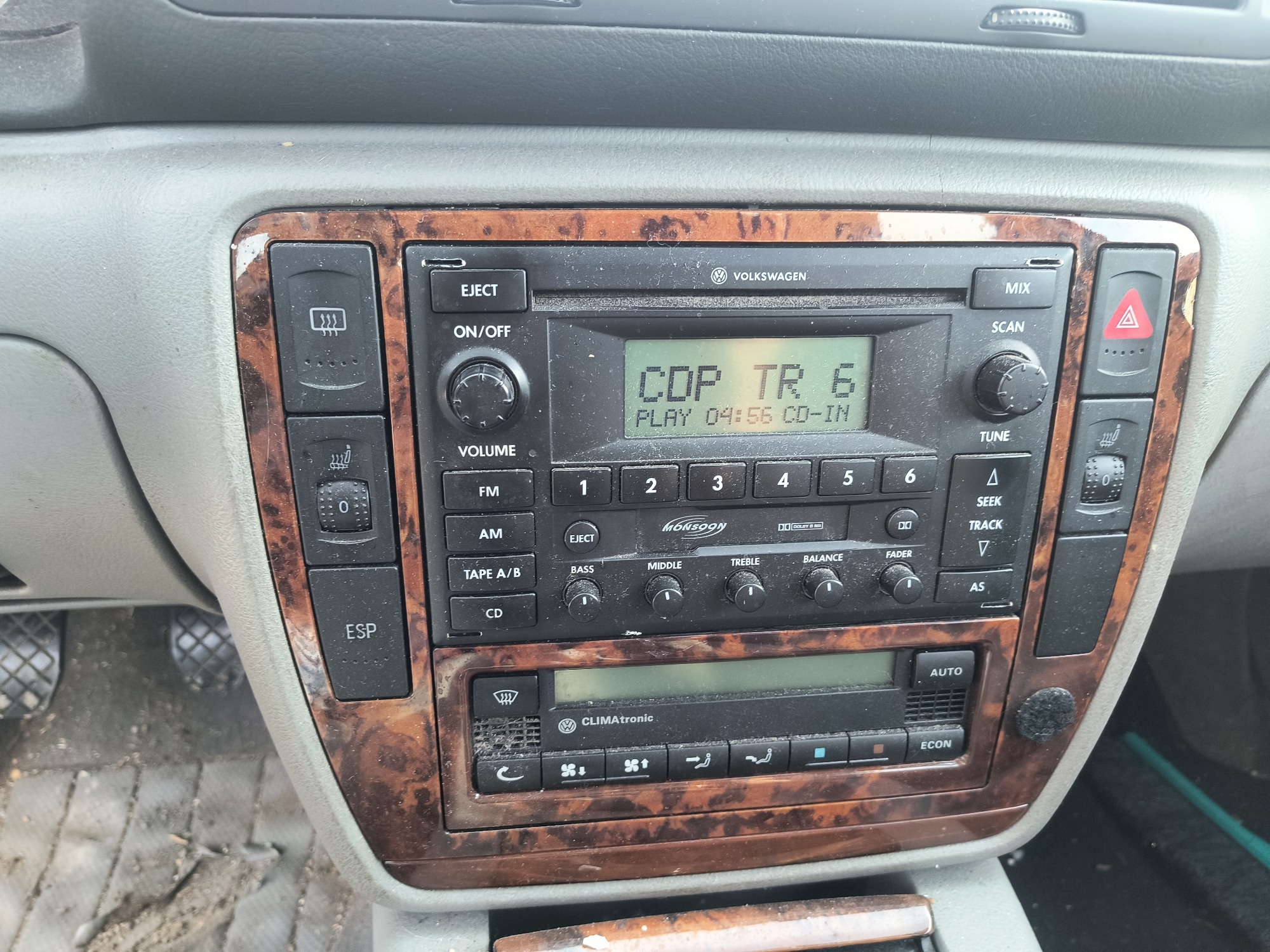 2004 volkswagen passat glx with 175185 miles for sale near Elk River, Minnesota 106971_39_radio_closeup.jpg