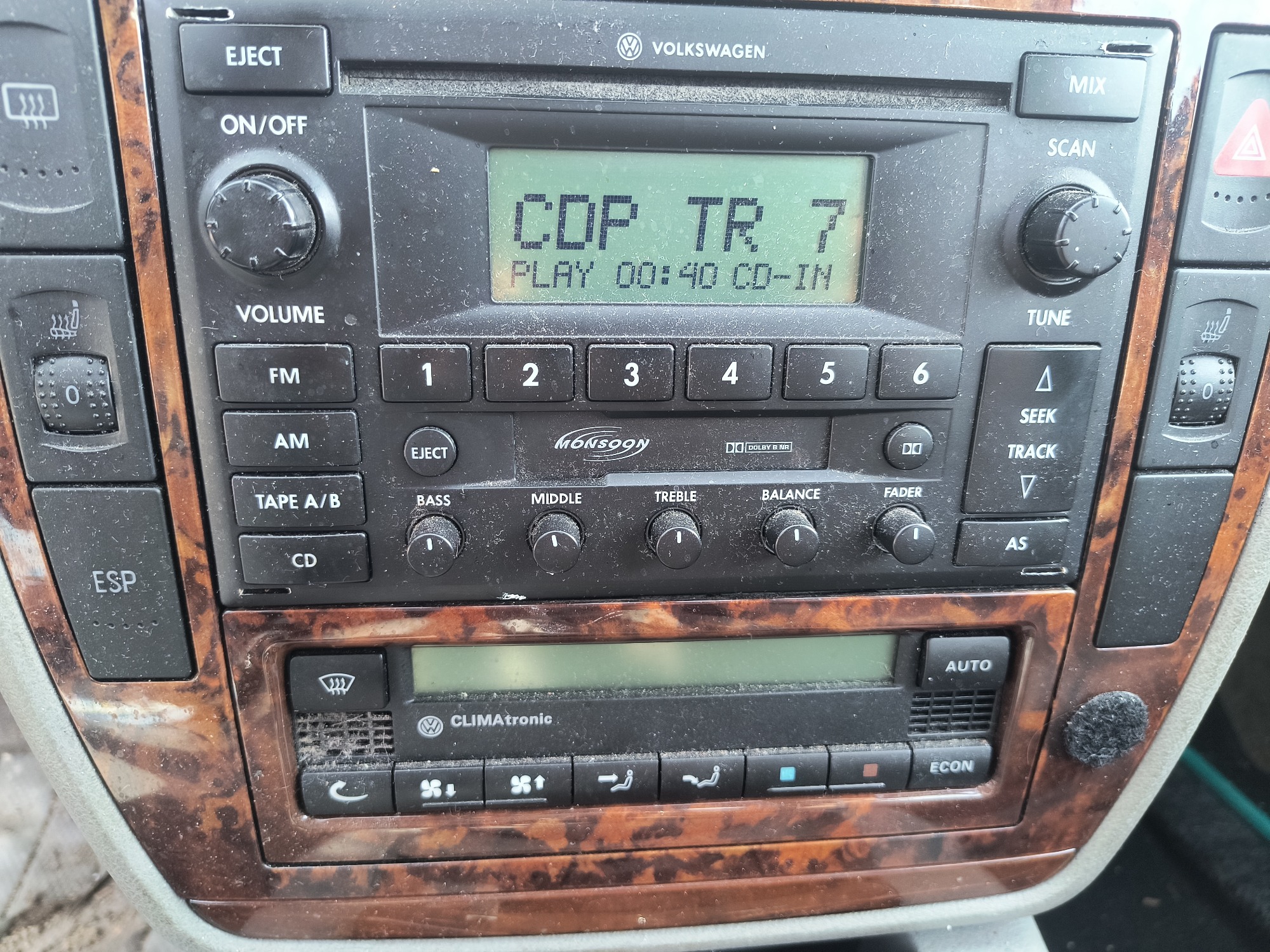 2004 volkswagen passat glx with 175185 miles for sale near Elk River, Minnesota 106971_42_heated_seat_switches.jpg
