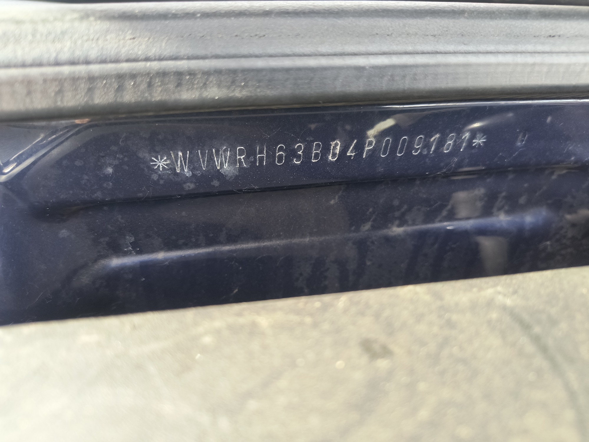 2004 volkswagen passat glx with 175185 miles for sale near Elk River, Minnesota 106971_48_windshield_vin_plate.jpg