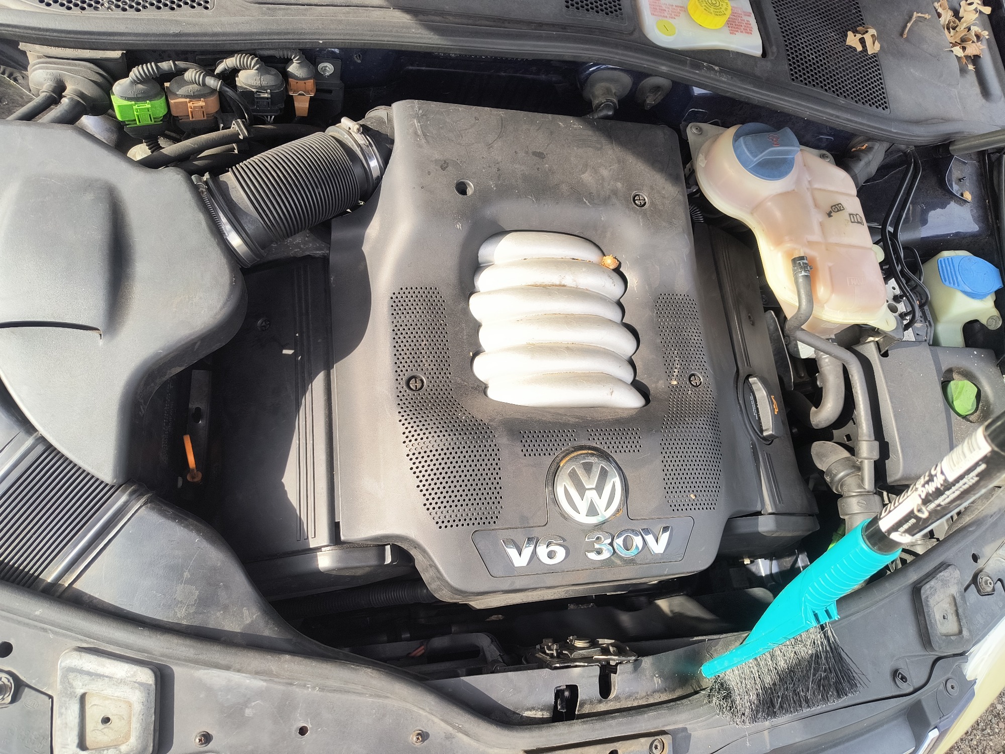 2004 volkswagen passat glx with 175185 miles for sale near Elk River, Minnesota 106971_49_engine_bay.jpg