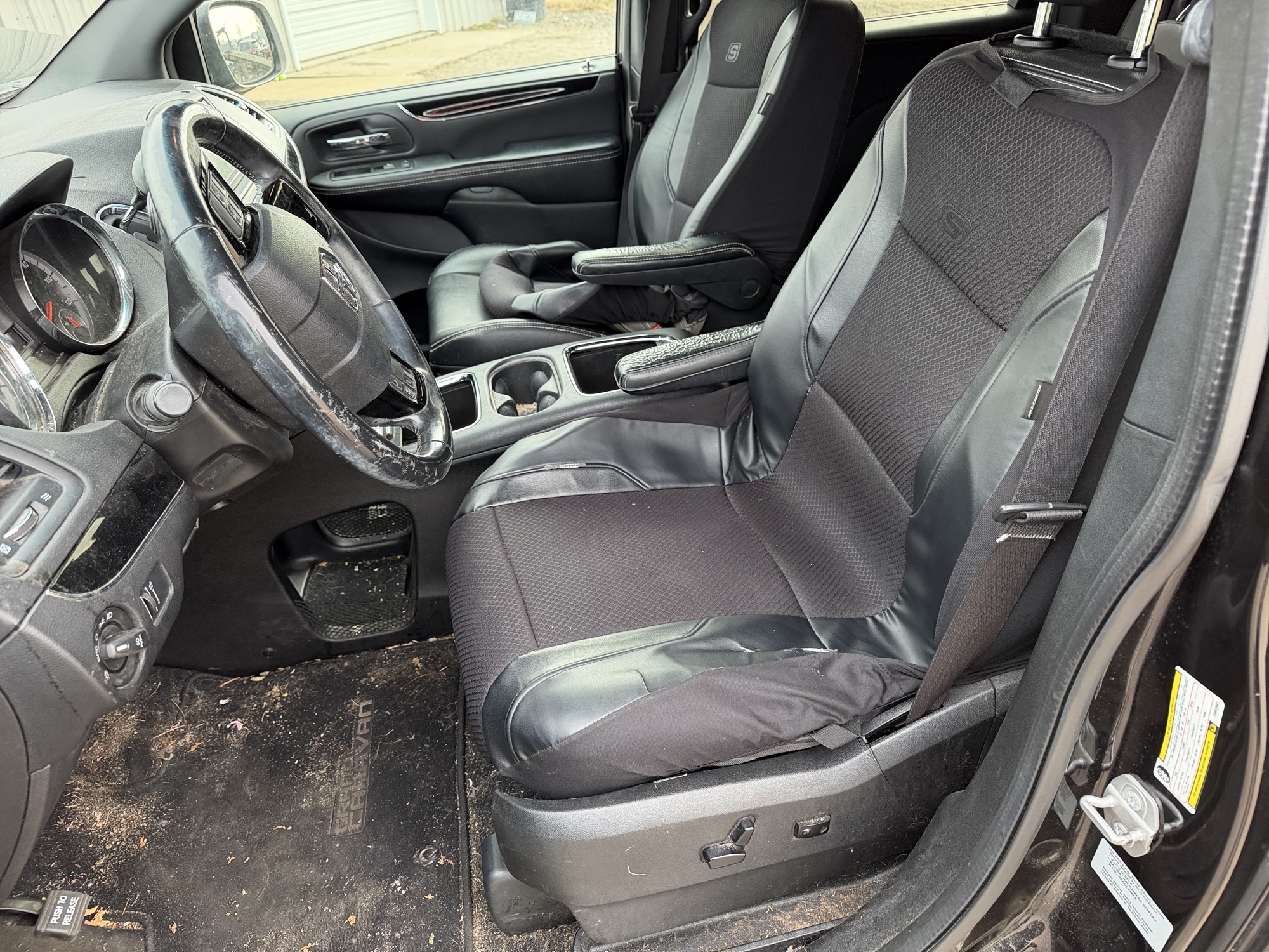2015 chrysler town-and-country with 138094 miles for sale near Elk River, Minnesota 106977_22_driver_seat.jpg