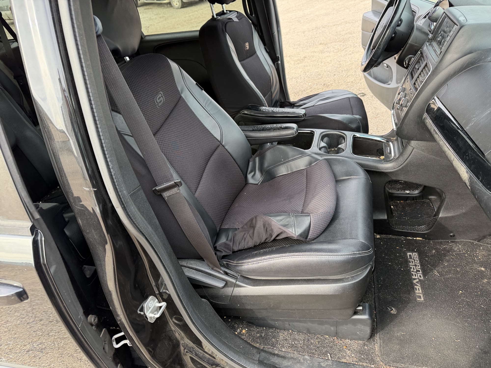 2015 chrysler town-and-country with 138094 miles for sale near Elk River, Minnesota 106977_31_passenger_seat.jpg