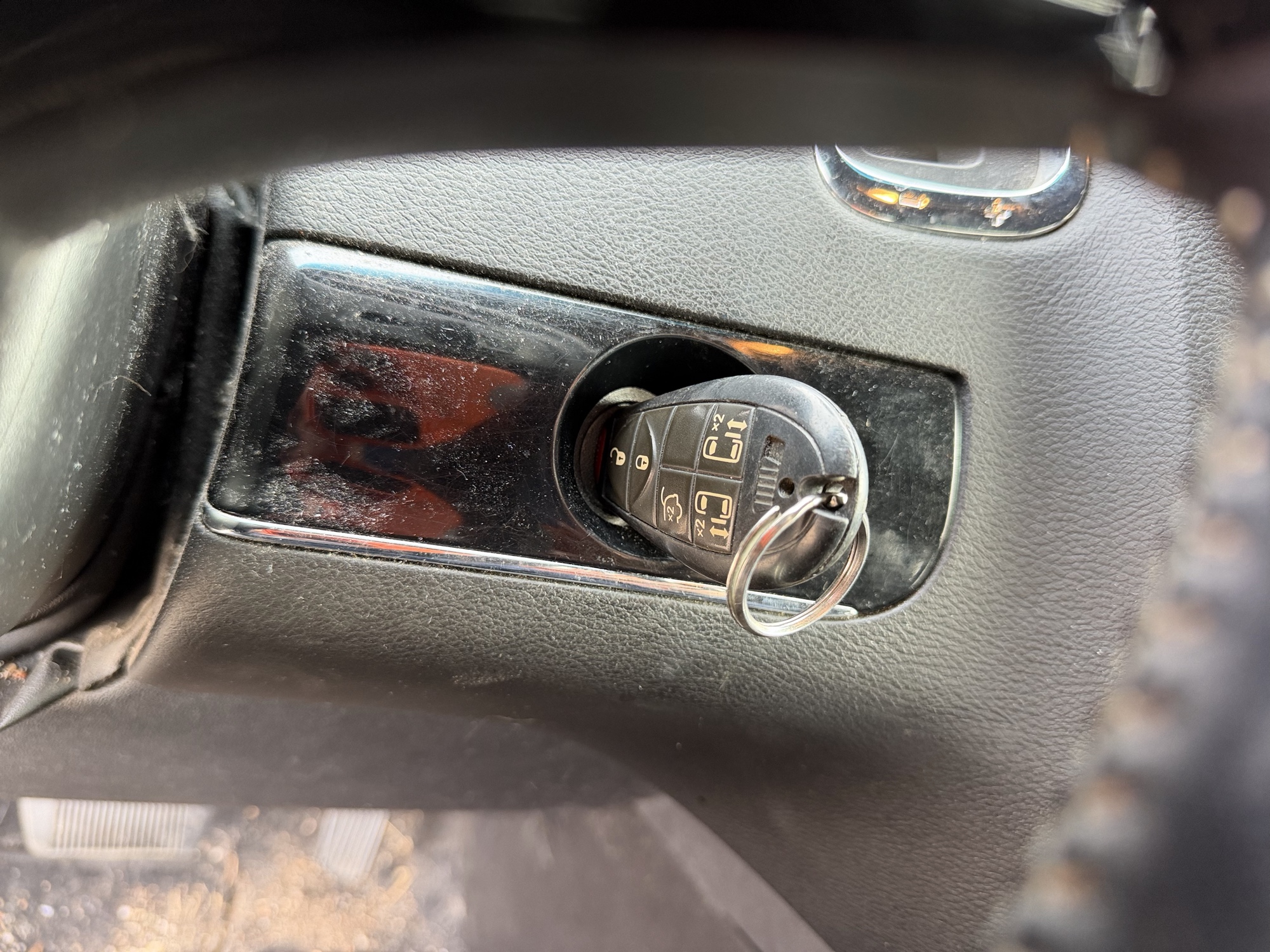 2015 chrysler town-and-country with 138094 miles for sale near Elk River, Minnesota 106977_51_keys.jpg