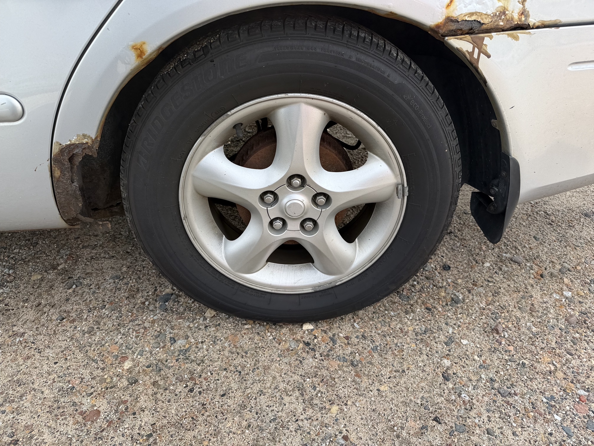 2001 ford taurus ses with 165634 miles for sale near Elk River, Minnesota 106980_13_rear_drv_wheel.jpg