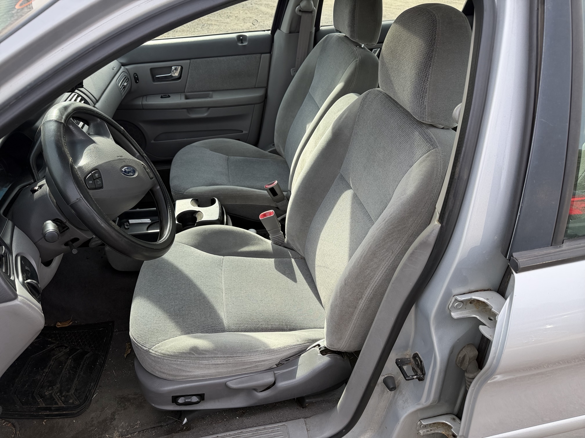 2001 ford taurus ses with 165634 miles for sale near Elk River, Minnesota 106980_22_driver_seat.jpg