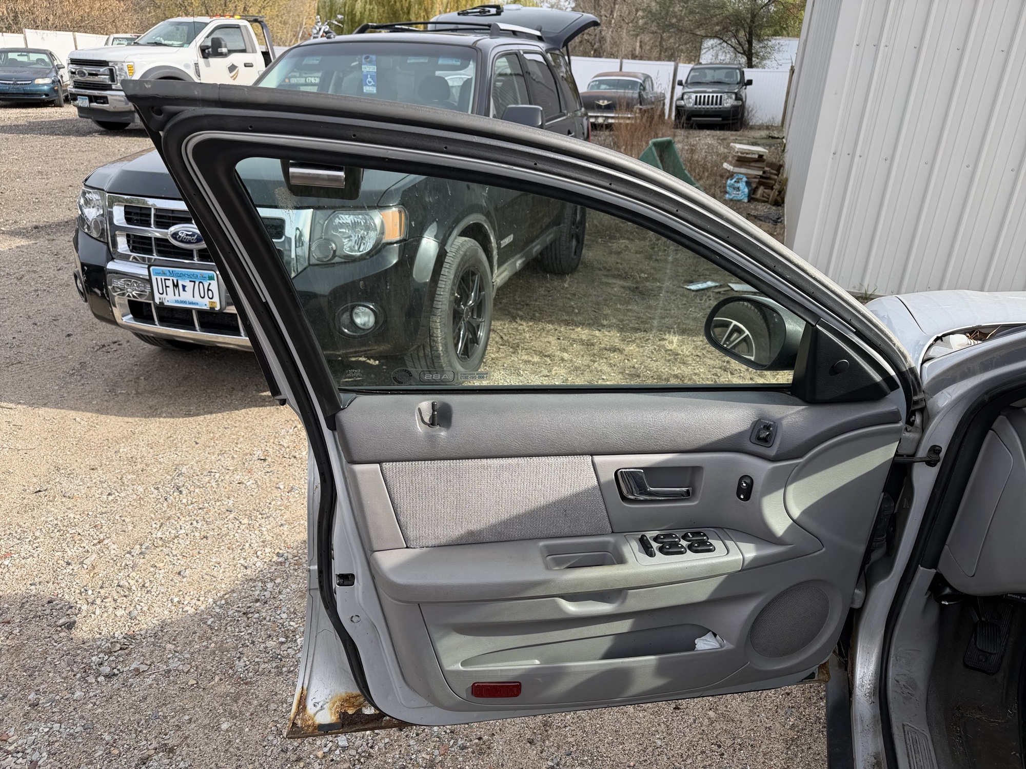 2001 ford taurus ses with 165634 miles for sale near Elk River, Minnesota 106980_23_driver_door_panel.jpg